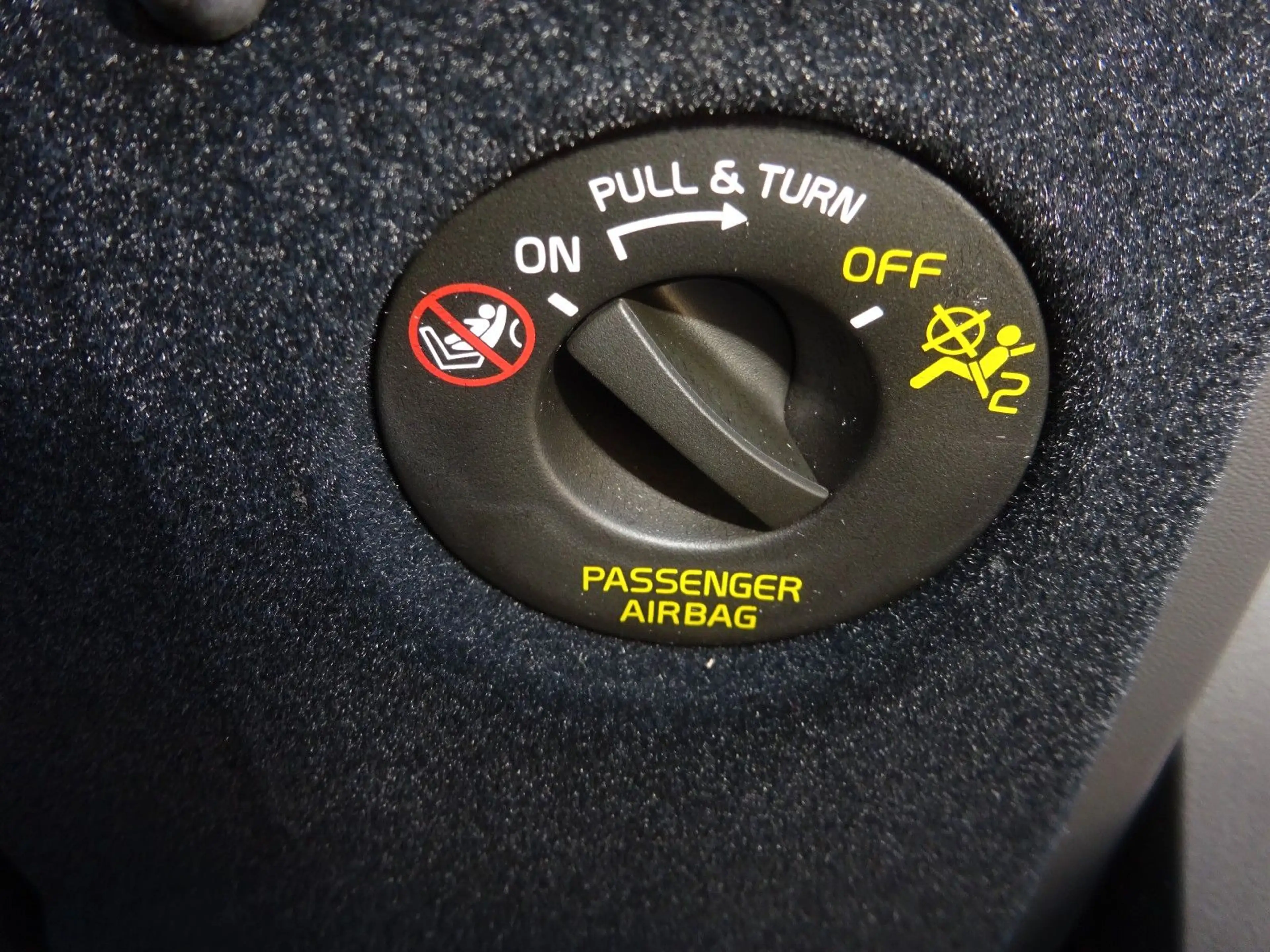 Lotus Emira 364PS Autm. First Edition Alcantara Navi — photo 12