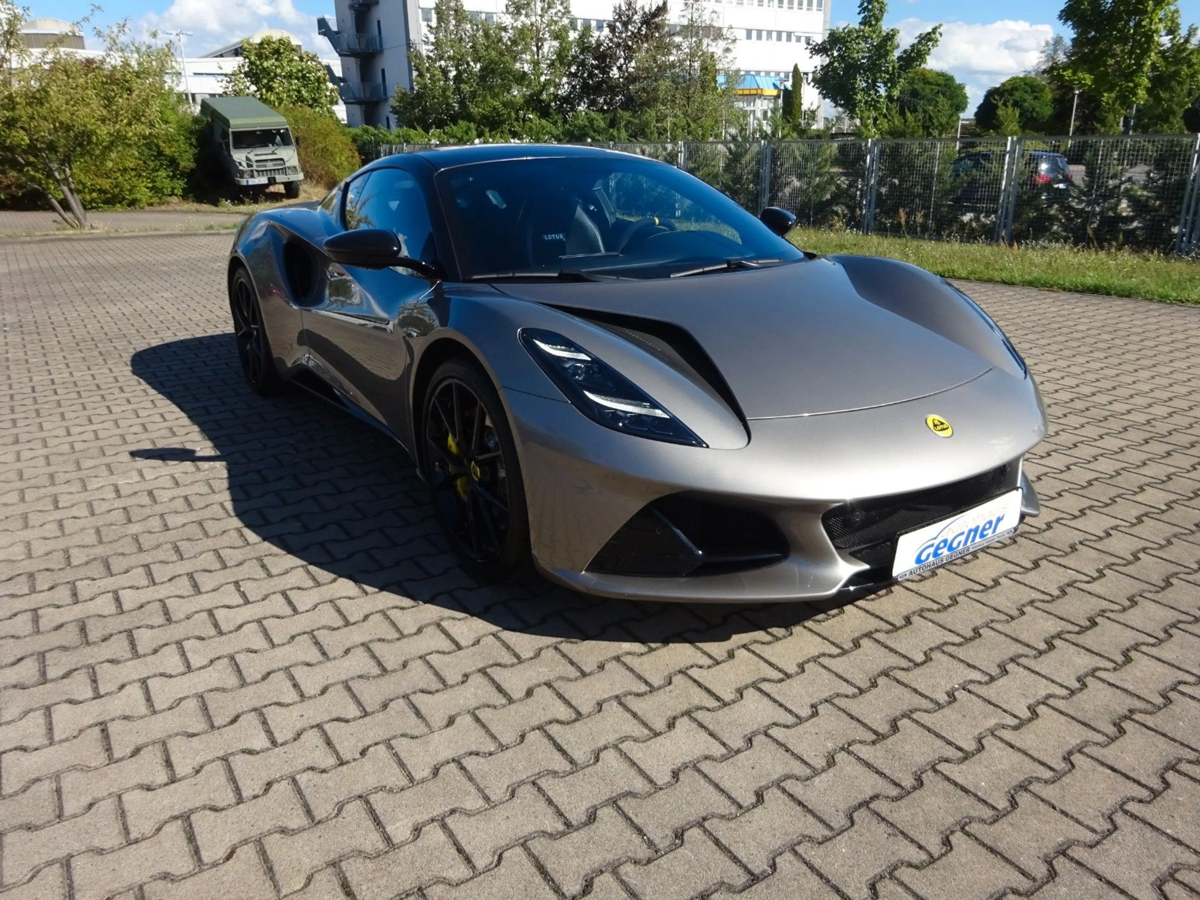 Lotus Emira 364PS Autm. First Edition Alcantara Navi — photo 8