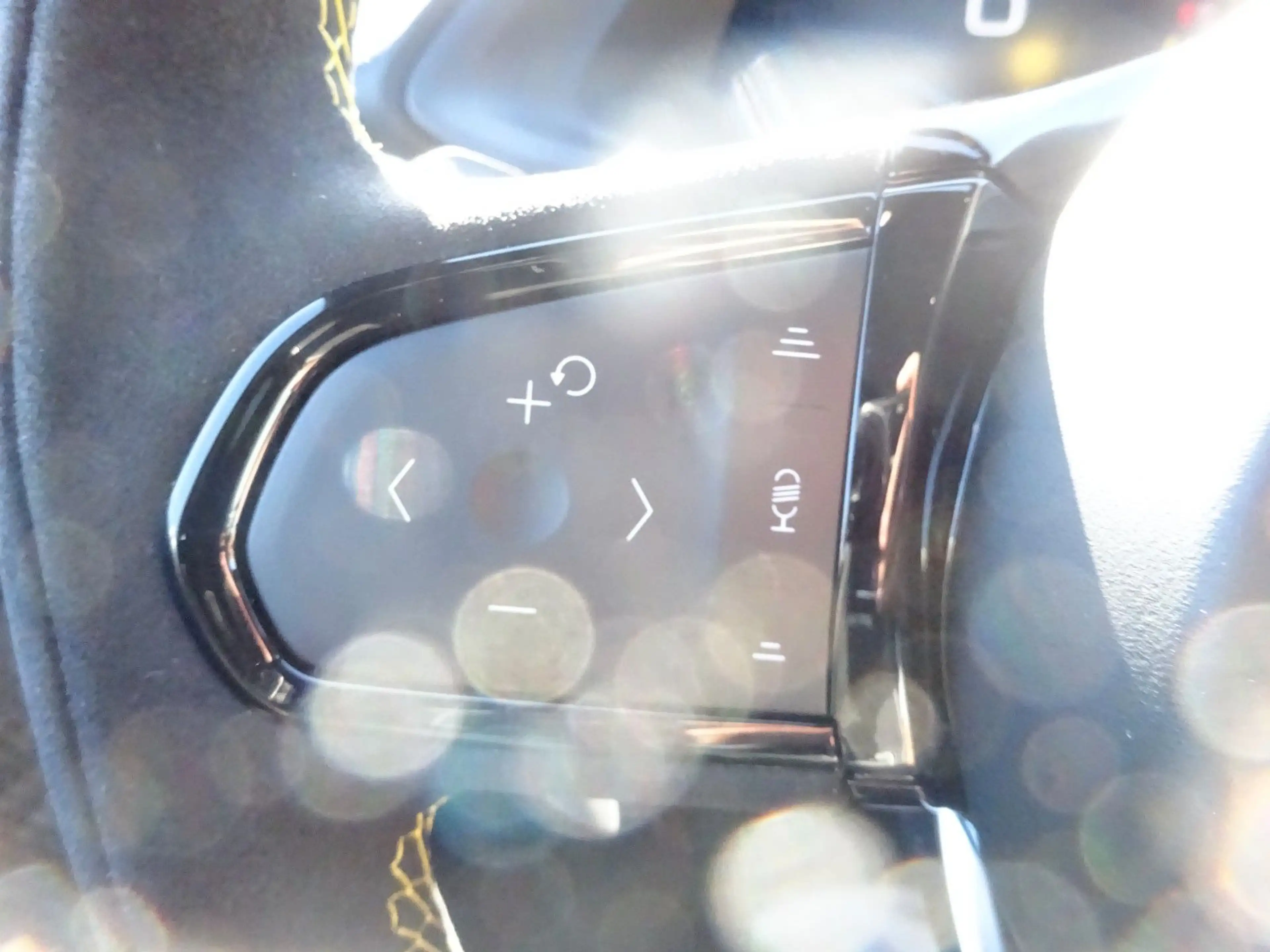 Lotus Emira 364PS Autm. First Edition Alcantara Navi — photo 15