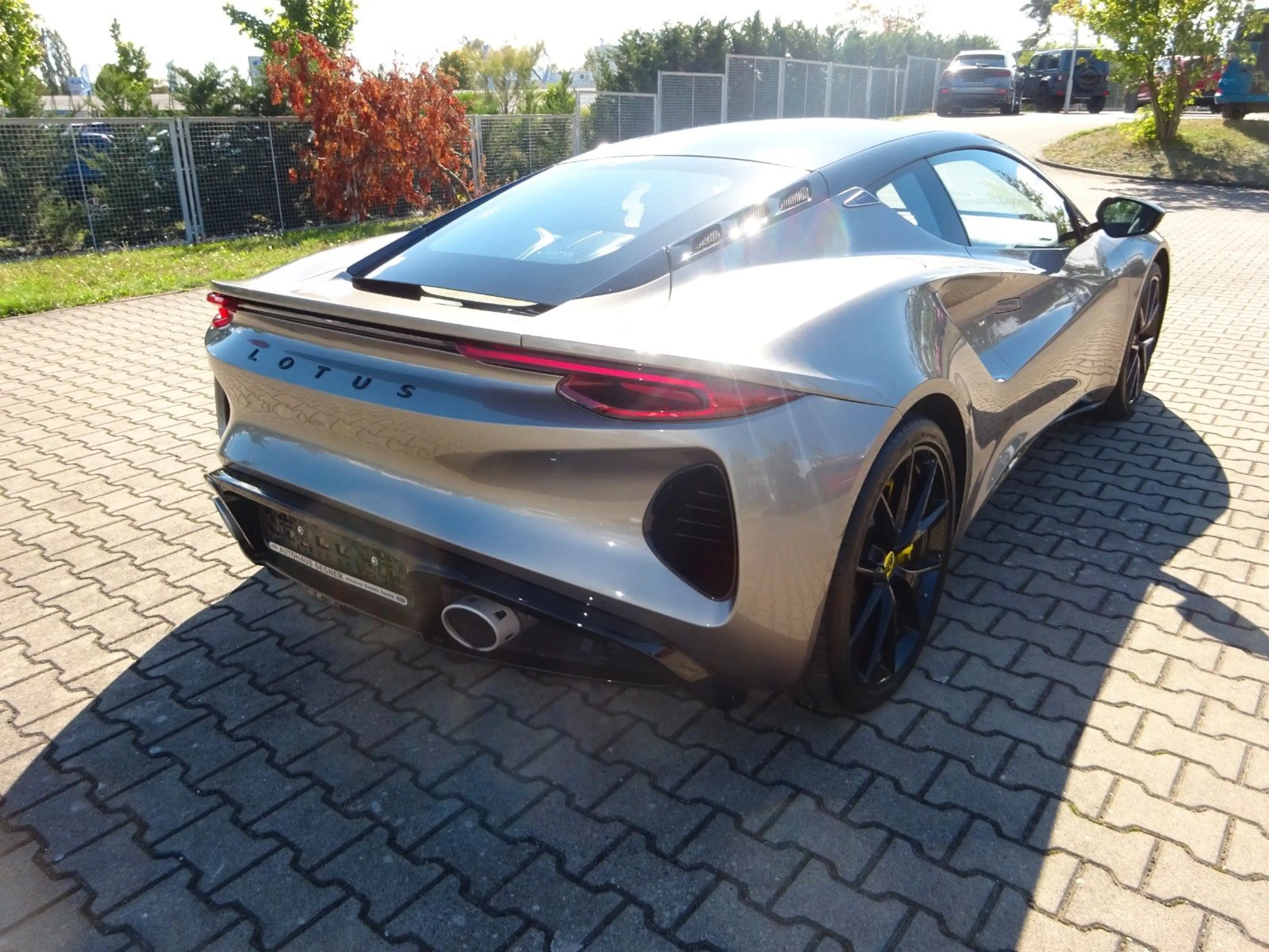 Lotus Emira 364PS Autm. First Edition Alcantara Navi — photo 6