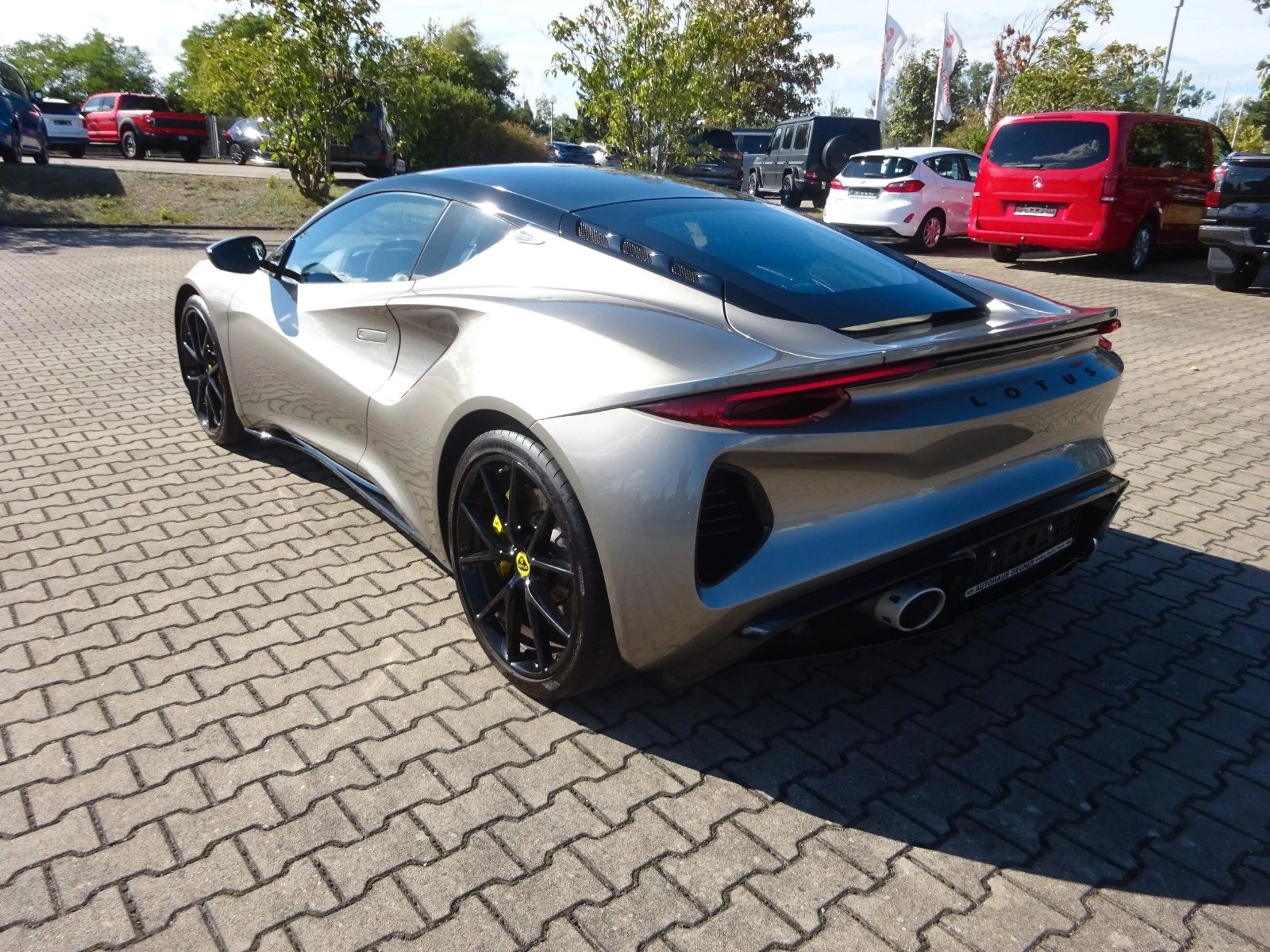 Lotus Emira 364PS Autm. First Edition Alcantara Navi — photo 5
