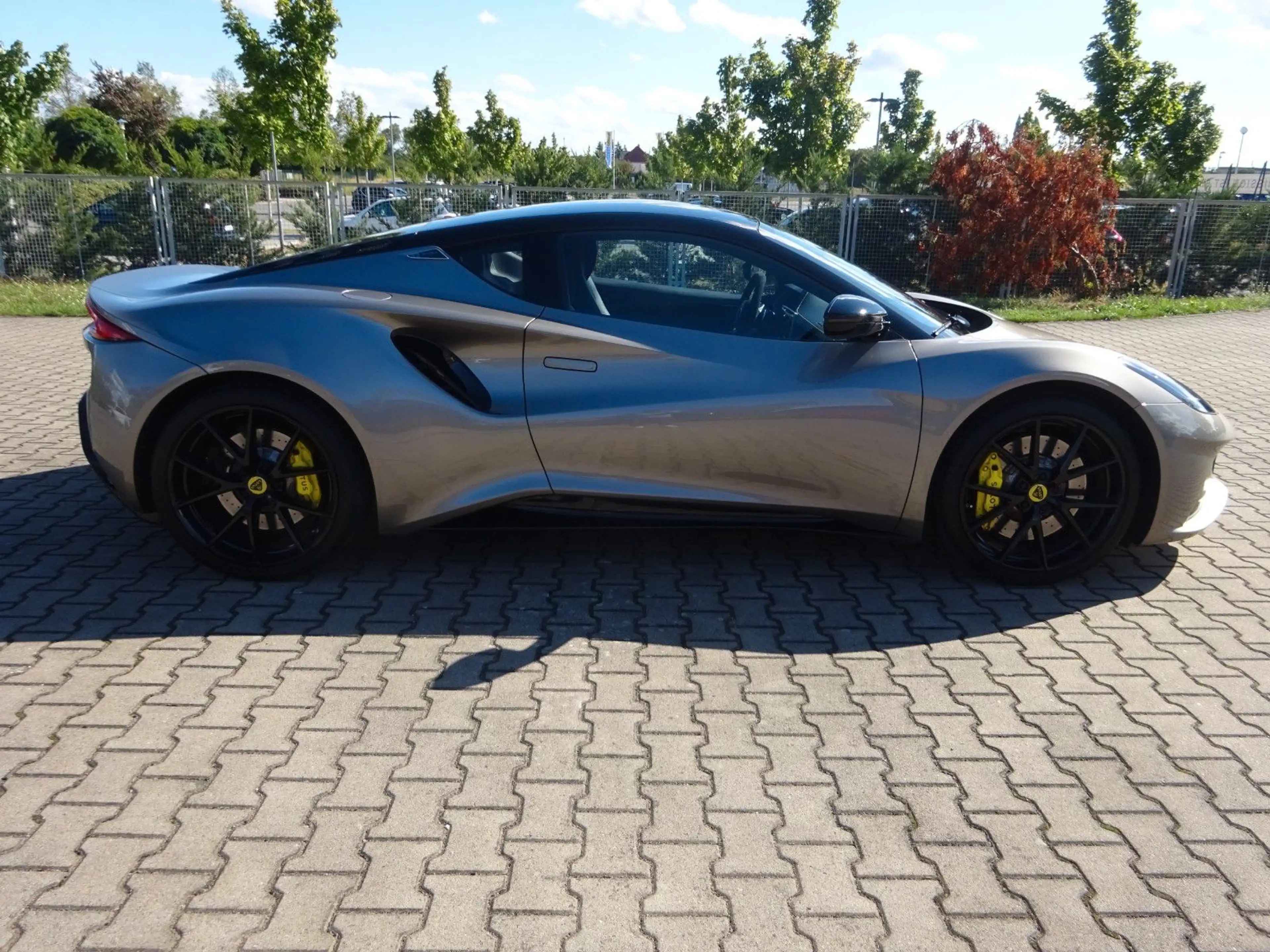 Lotus Emira 364PS Autm. First Edition Alcantara Navi — photo 7