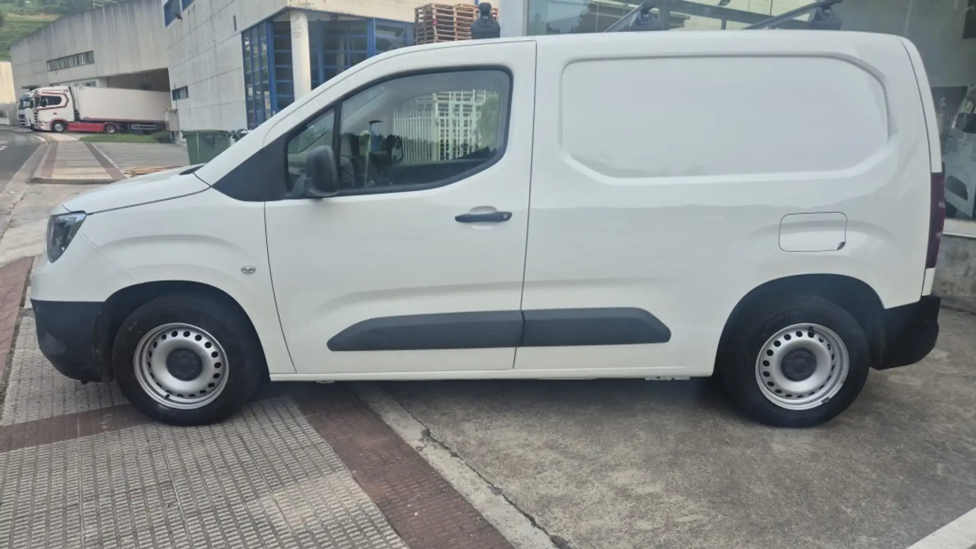 Opel Combo N1 Cargo 1.5TD S&S L 650 Express Iso 100 Wit - 2
