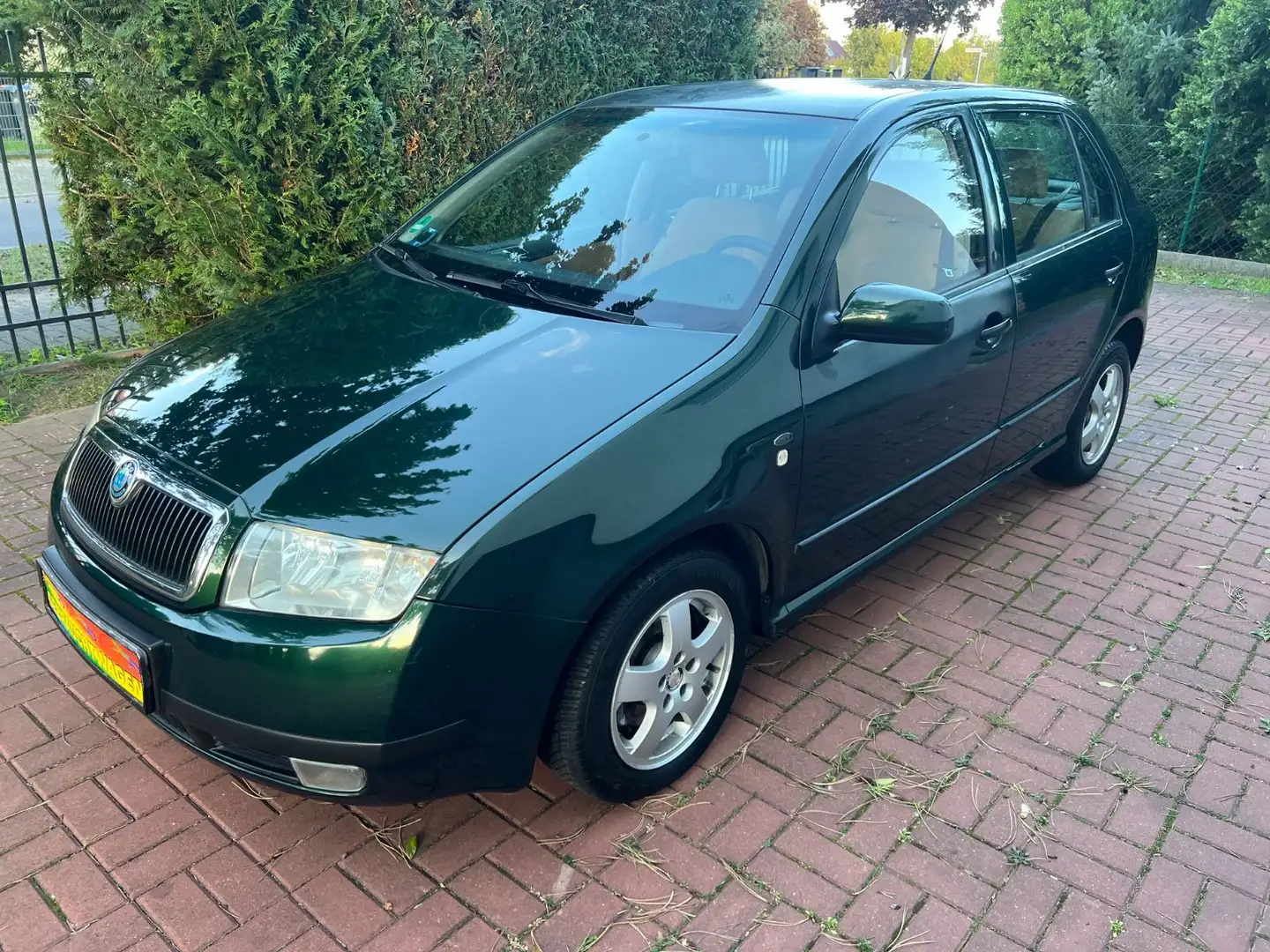 Skoda Fabia Elegance TÜV neu Grün - 2