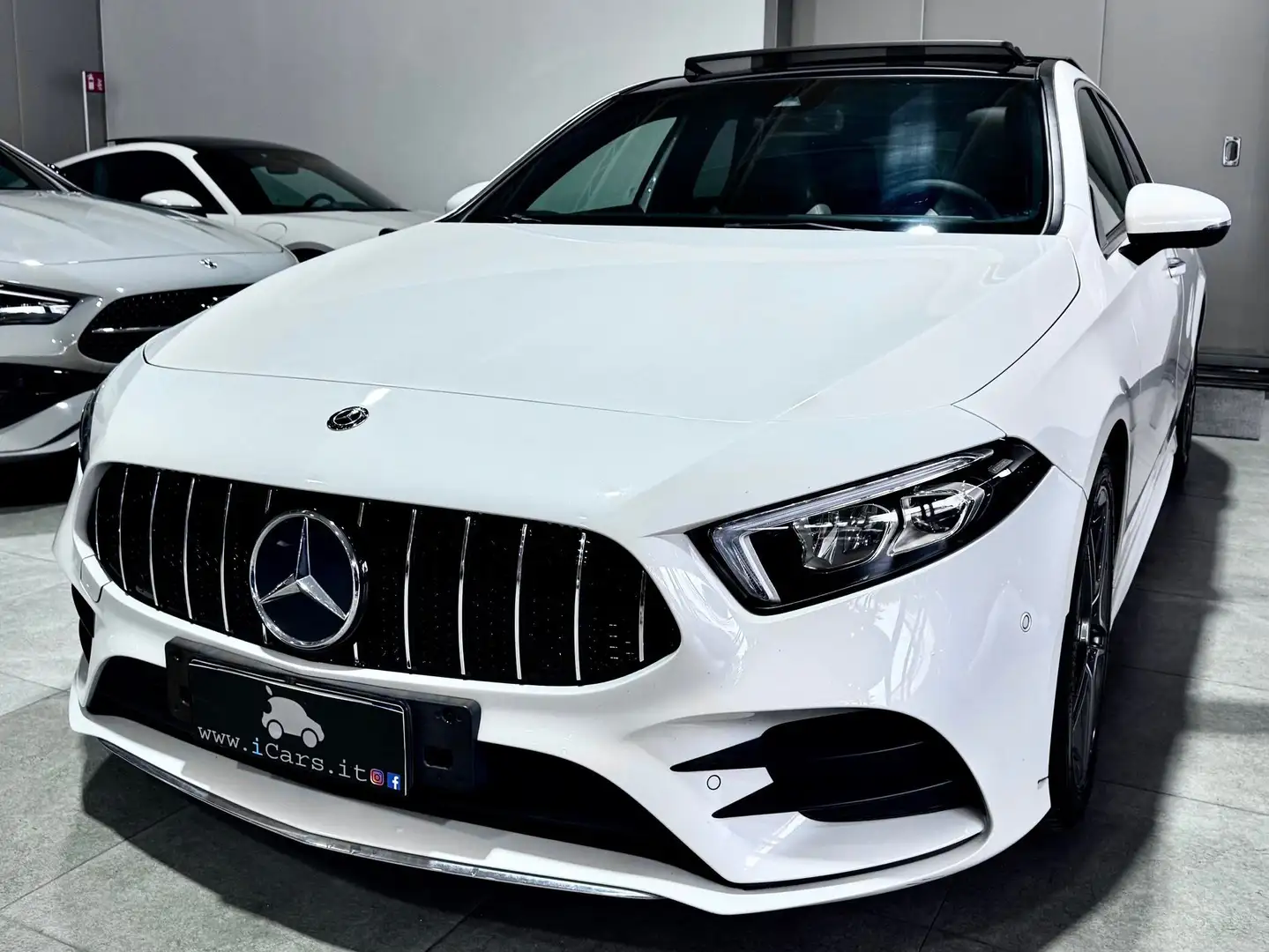 Mercedes-Benz A 180 d 116CV Premium Plus AMG UNICA Wit - 1