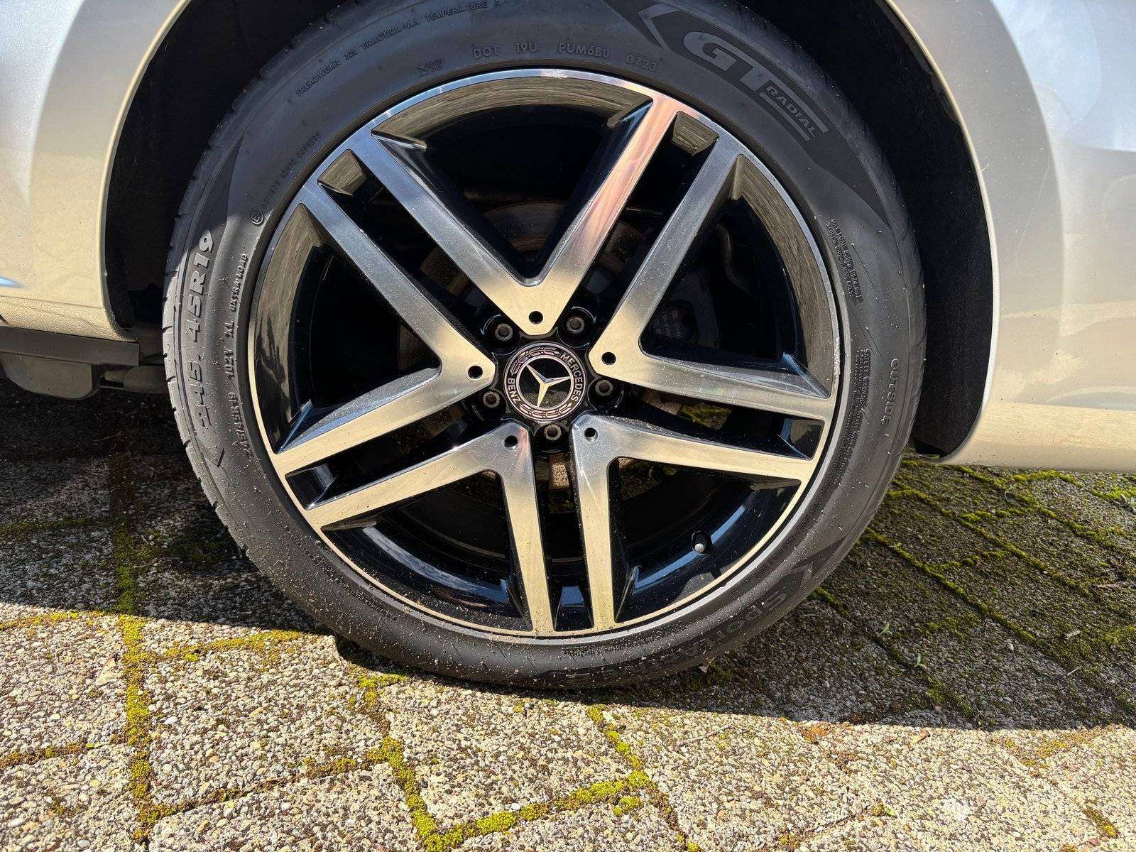 Mercedes-Benz V 250