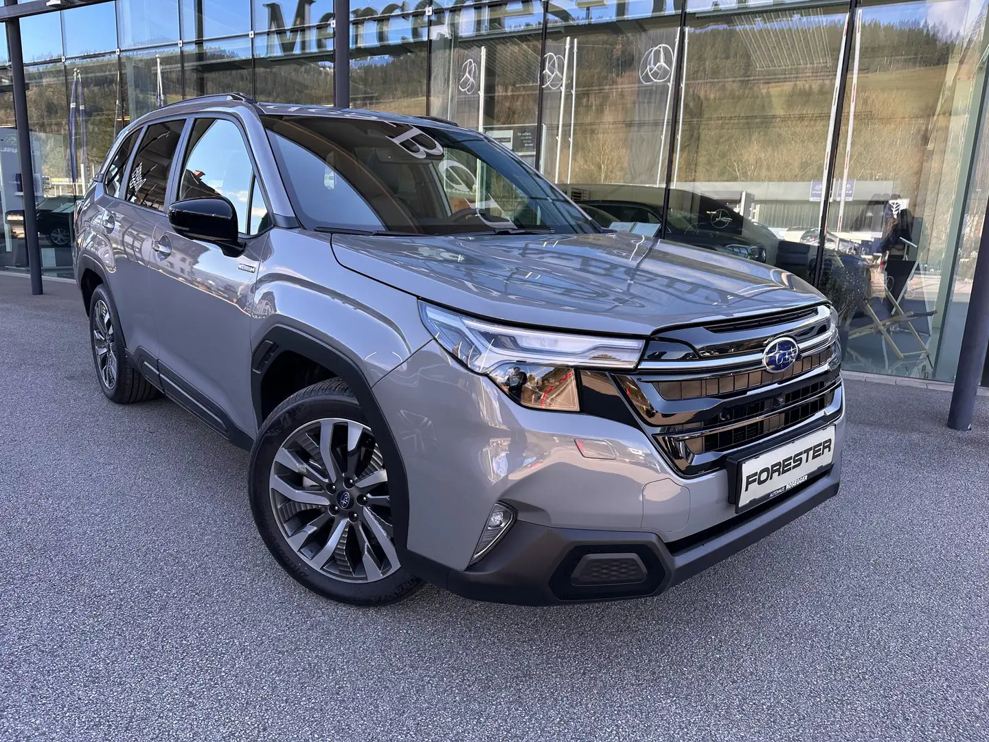 Subaru Forester 2,0i e-Boxer Premium AWD Aut. *NUR 450km* Grau - 1