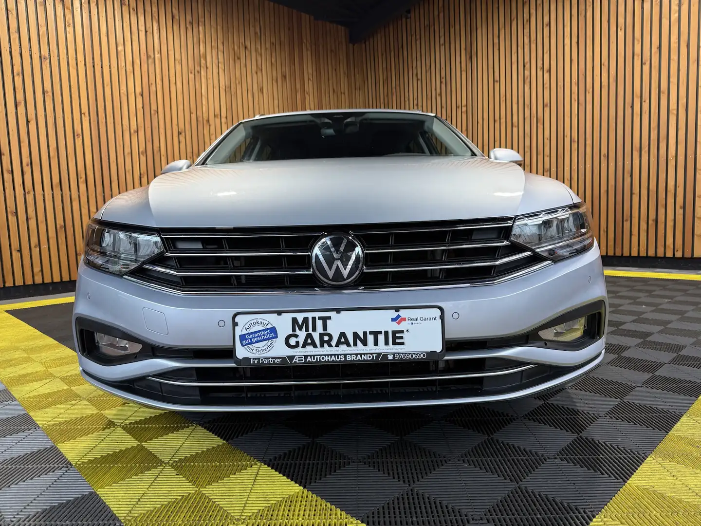 Volkswagen Passat Variant 1,5 TSI DSG *Navi*LED*Kam*ACC*AHK Silber - 2
