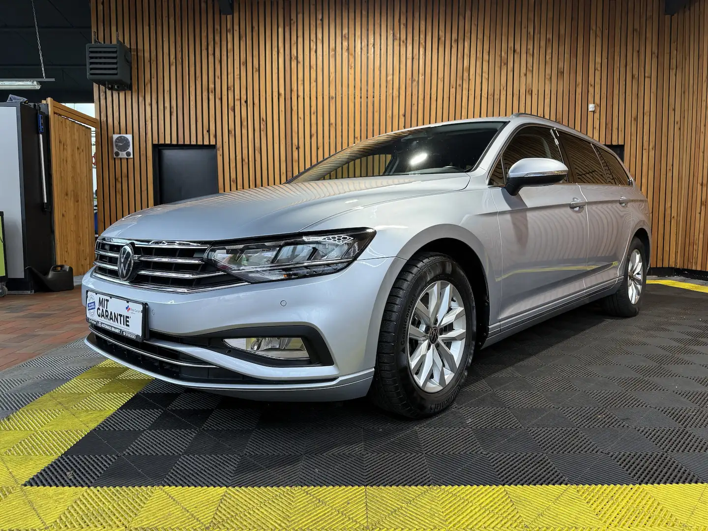 Volkswagen Passat Variant 1,5 TSI DSG *Navi*LED*Kam*ACC*AHK Silber - 1