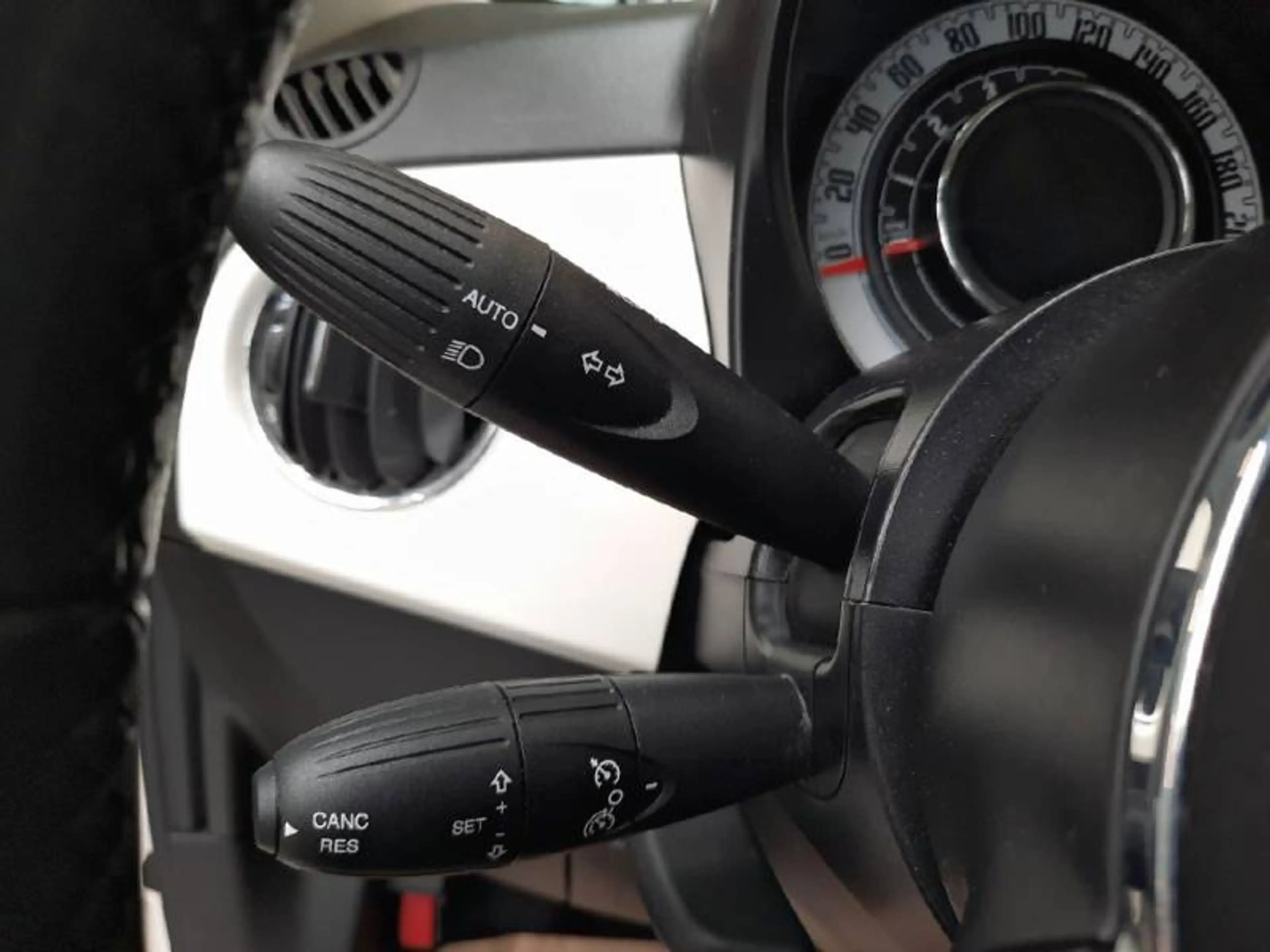 Fiat 500 2 1.2 8v 69hp Lounge — photo 13