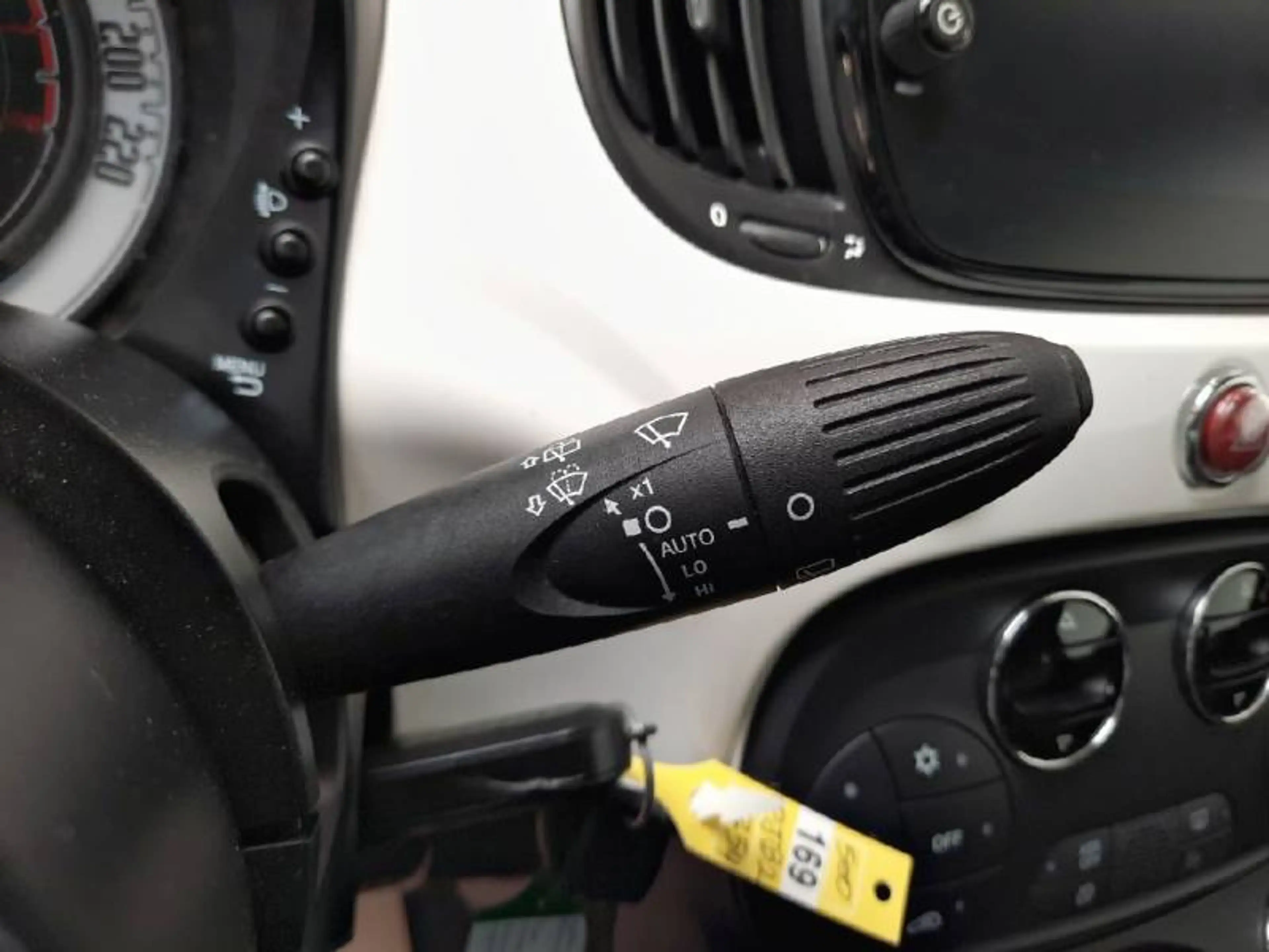 Fiat 500 2 1.2 8v 69hp Lounge — photo 14