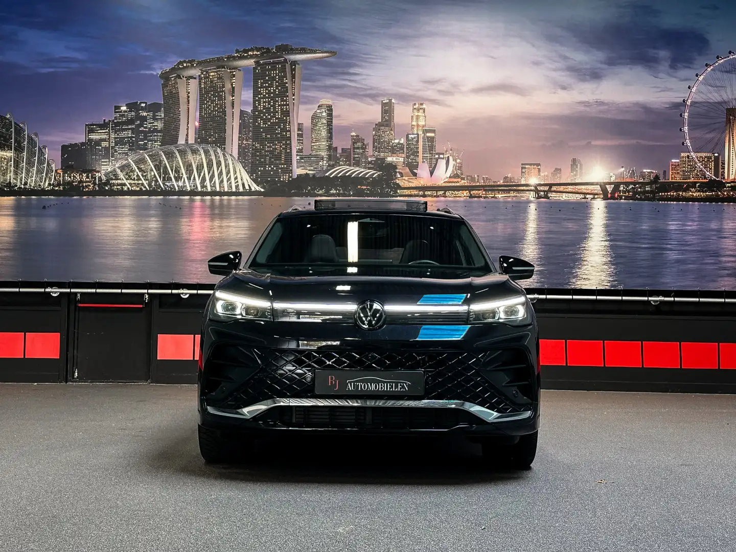 Volkswagen Tiguan 1.5 eTSI 3x R-Line H|K|HUD|Panorama|Sfeer| Noir - 2