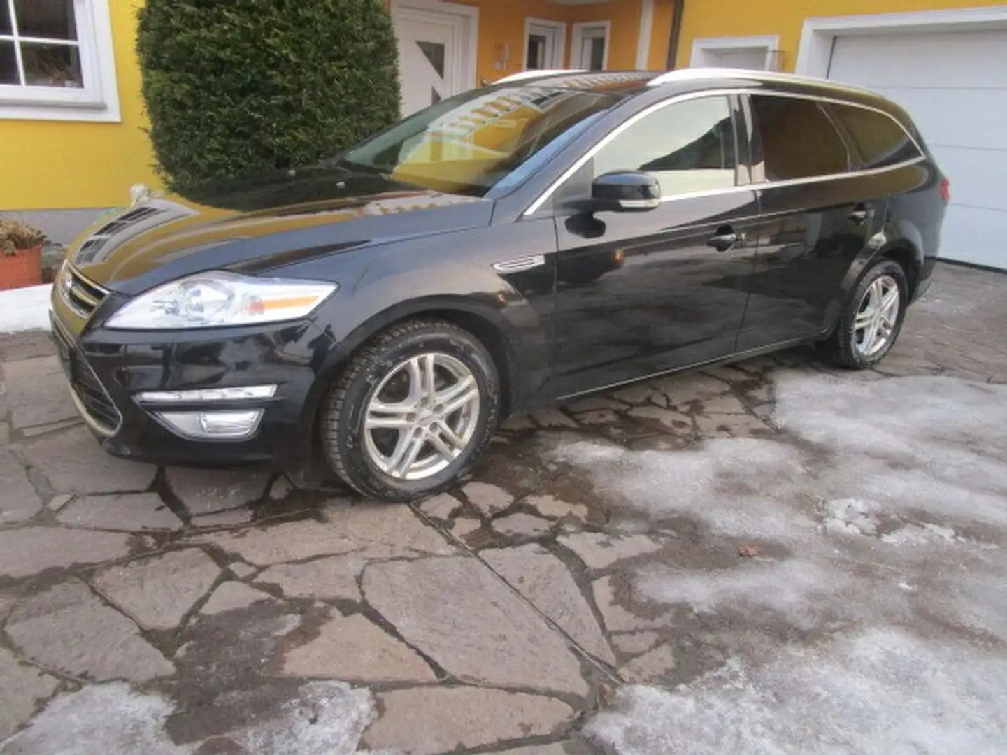 Ford Mondeo Titanium Schwarz - 1