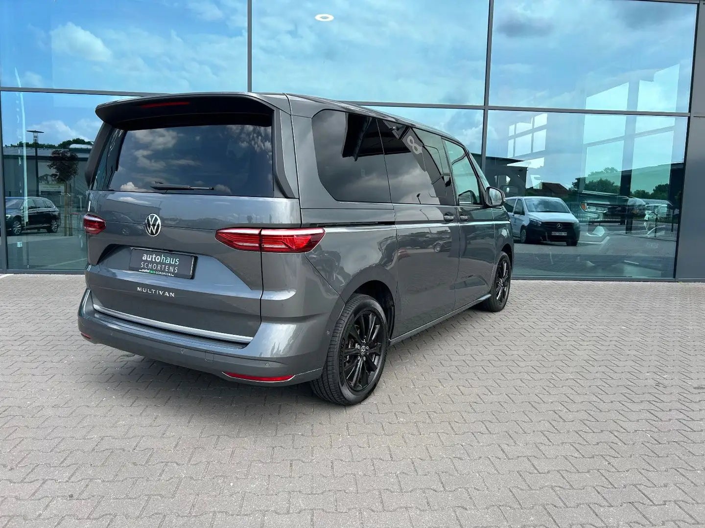 Volkswagen T7 Multivan DSG Style 2x elektr.Tür ACC Pano LED Grau - 2