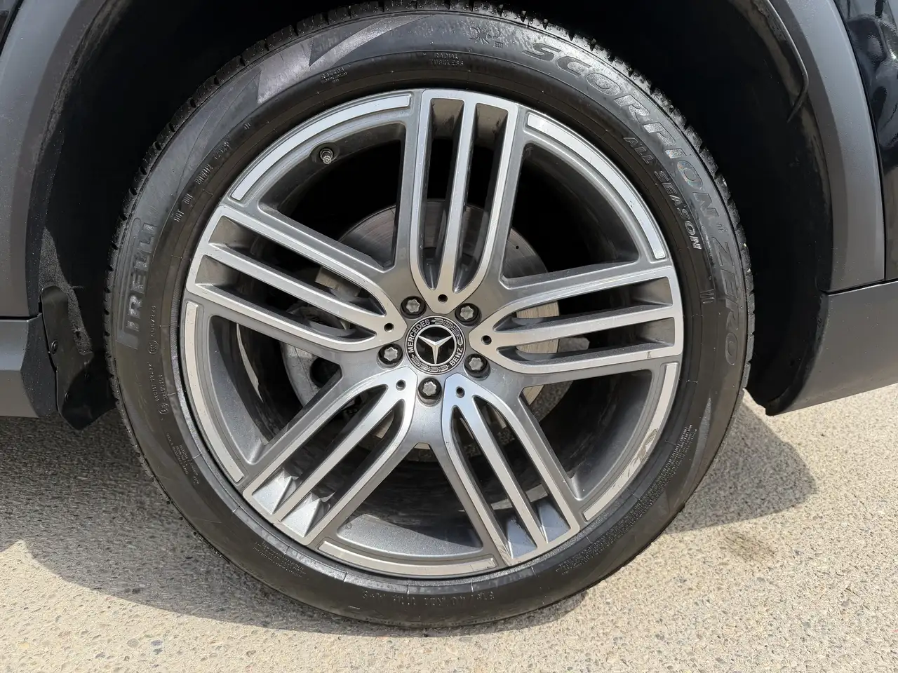 Mercedes-Benz GLS снимка Mercedes-Benz GLS