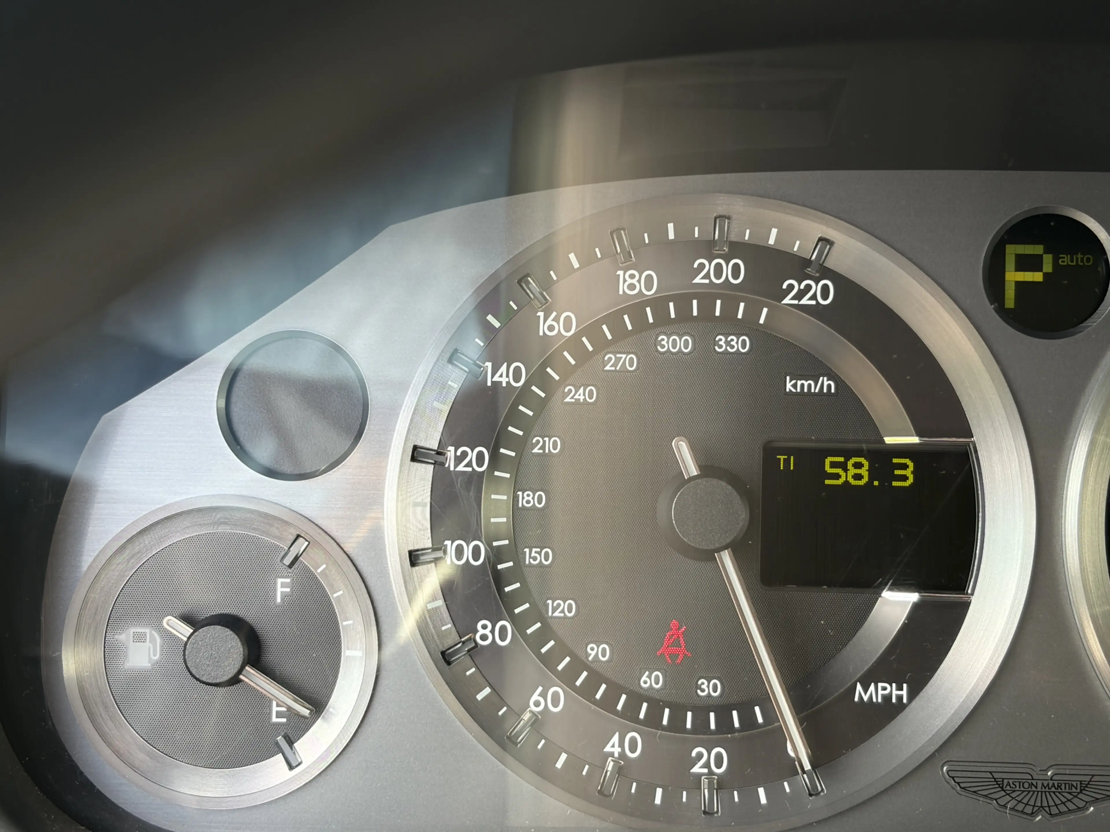Aston Martin DB9 5.9 V12 Touchtronic / AUTOMAAT / LEER / NAVI / 85d — photo 6