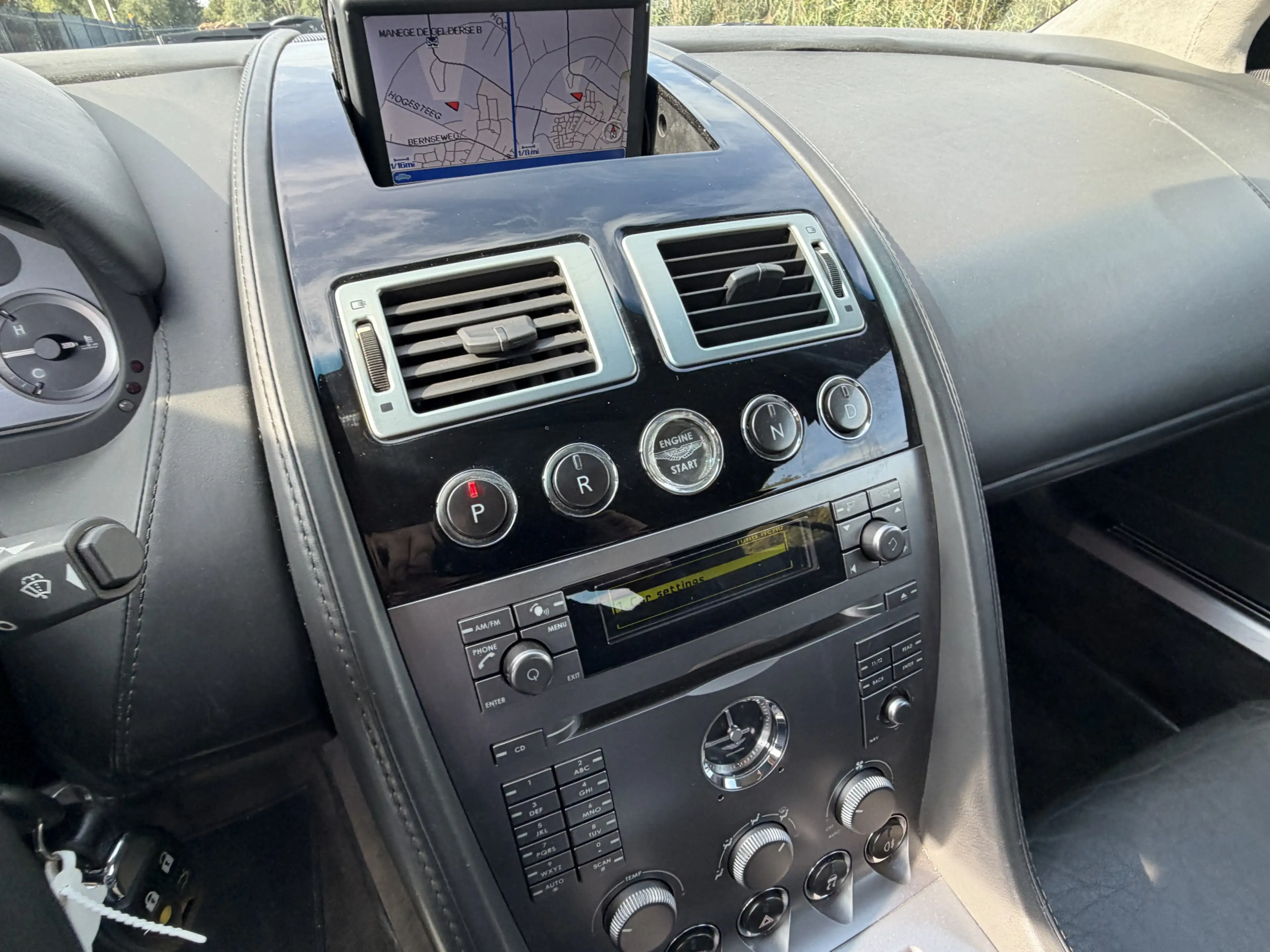 Aston Martin DB9 5.9 V12 Touchtronic / AUTOMAAT / LEER / NAVI / 85d — photo 9