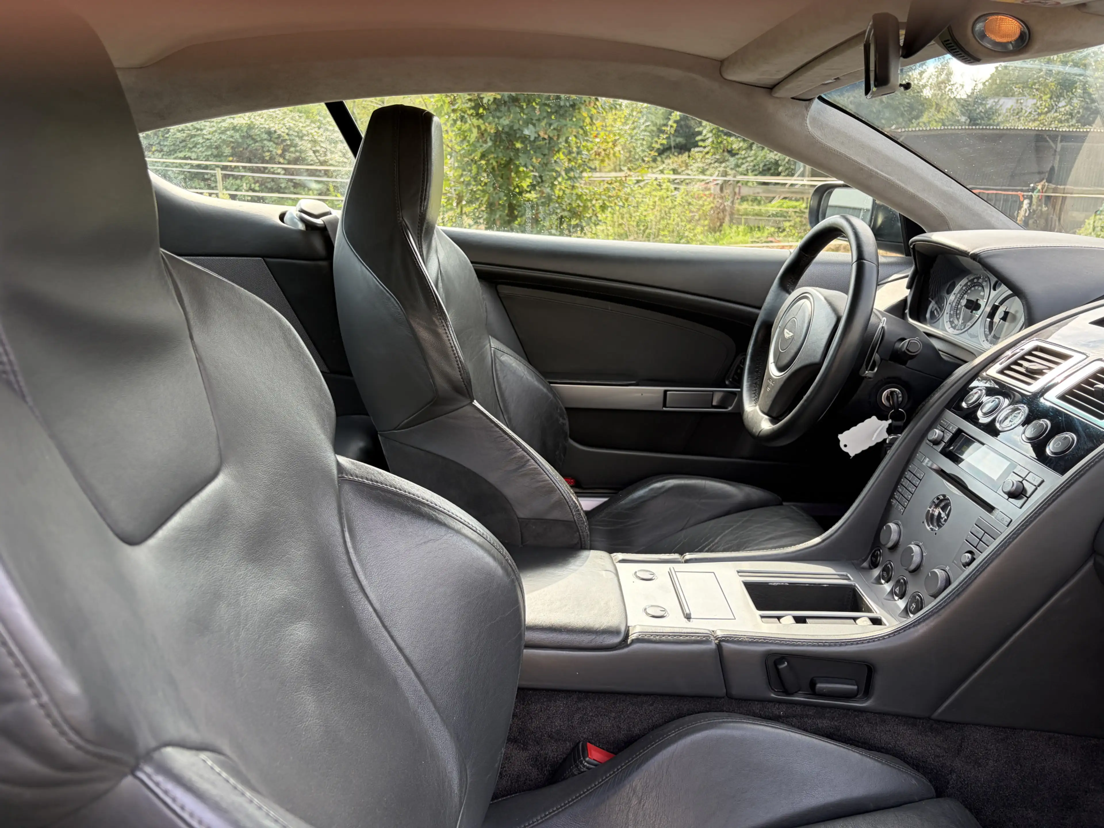 Aston Martin DB9 5.9 V12 Touchtronic / AUTOMAAT / LEER / NAVI / 85d — photo 17