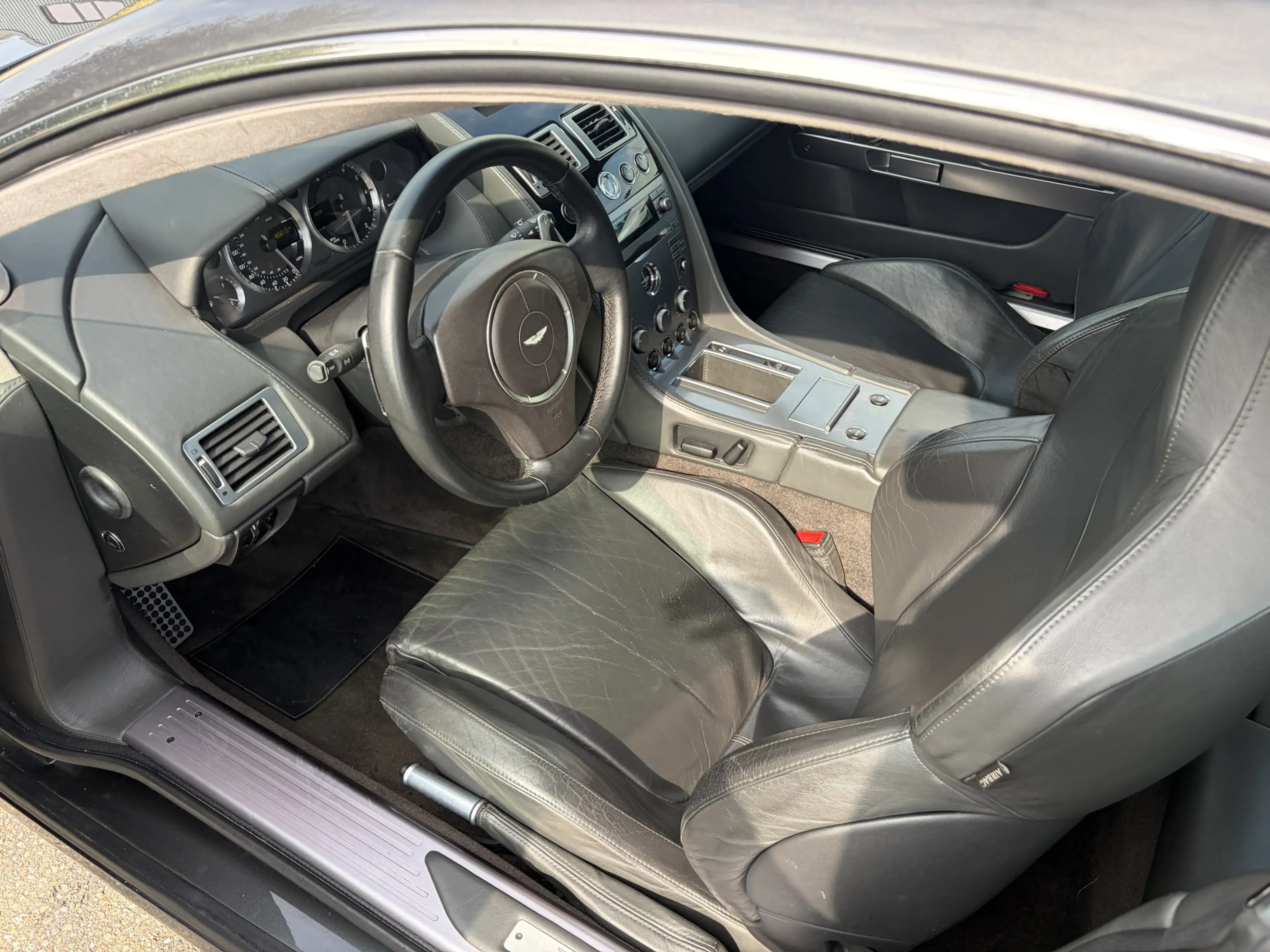Aston Martin DB9 5.9 V12 Touchtronic / AUTOMAAT / LEER / NAVI / 85d — photo 3
