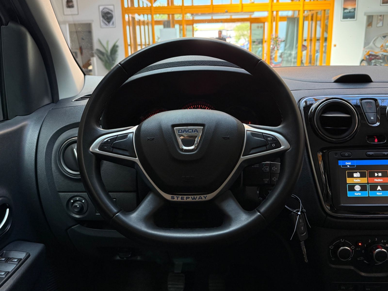 Dacia Lodgy Stepway|5-Sitzer|SHZ|PDC|Kamera|Klima|Navi — photo 13