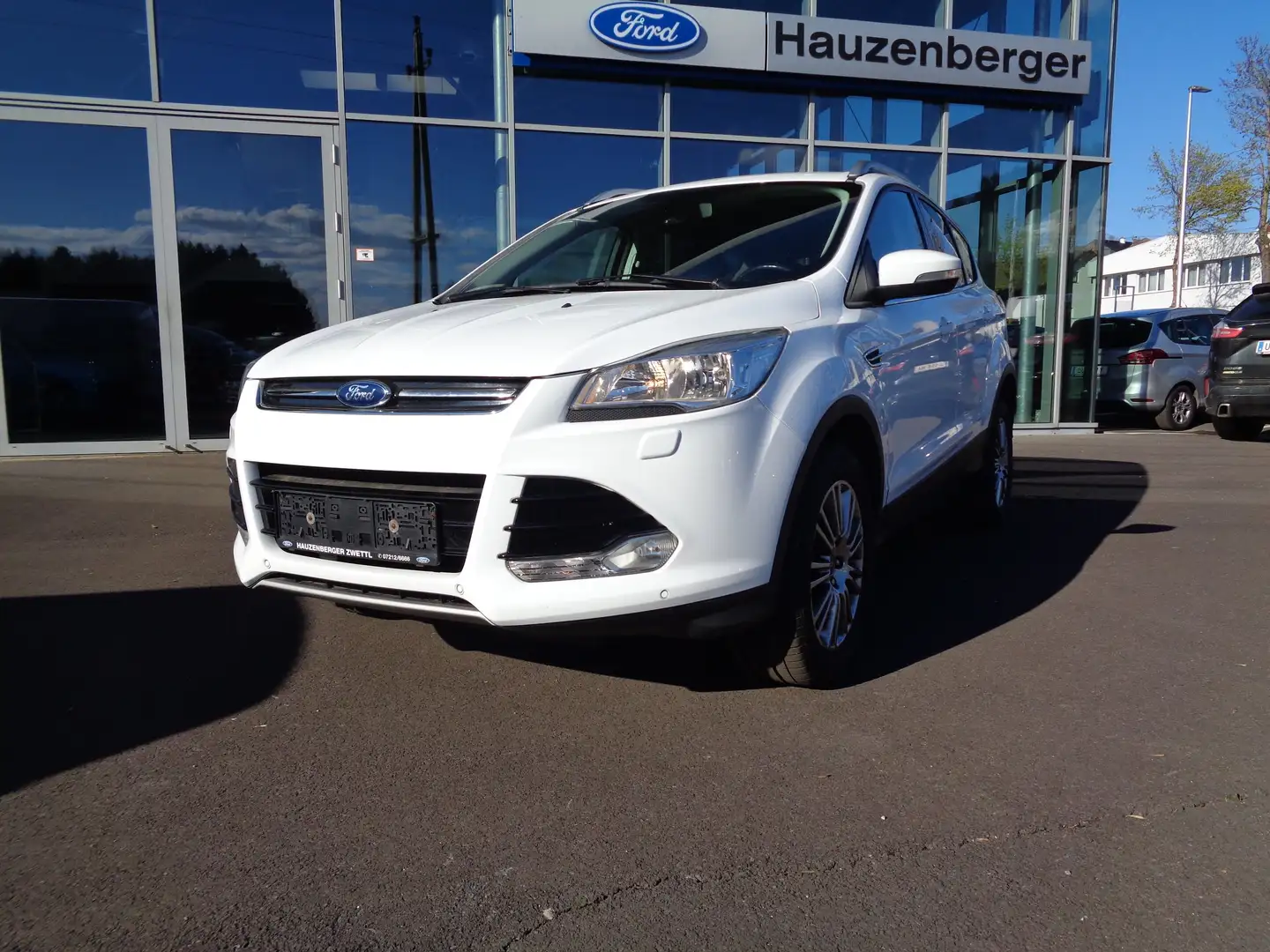 Ford Kuga 2,0 TDCi Titanium Weiß - 1