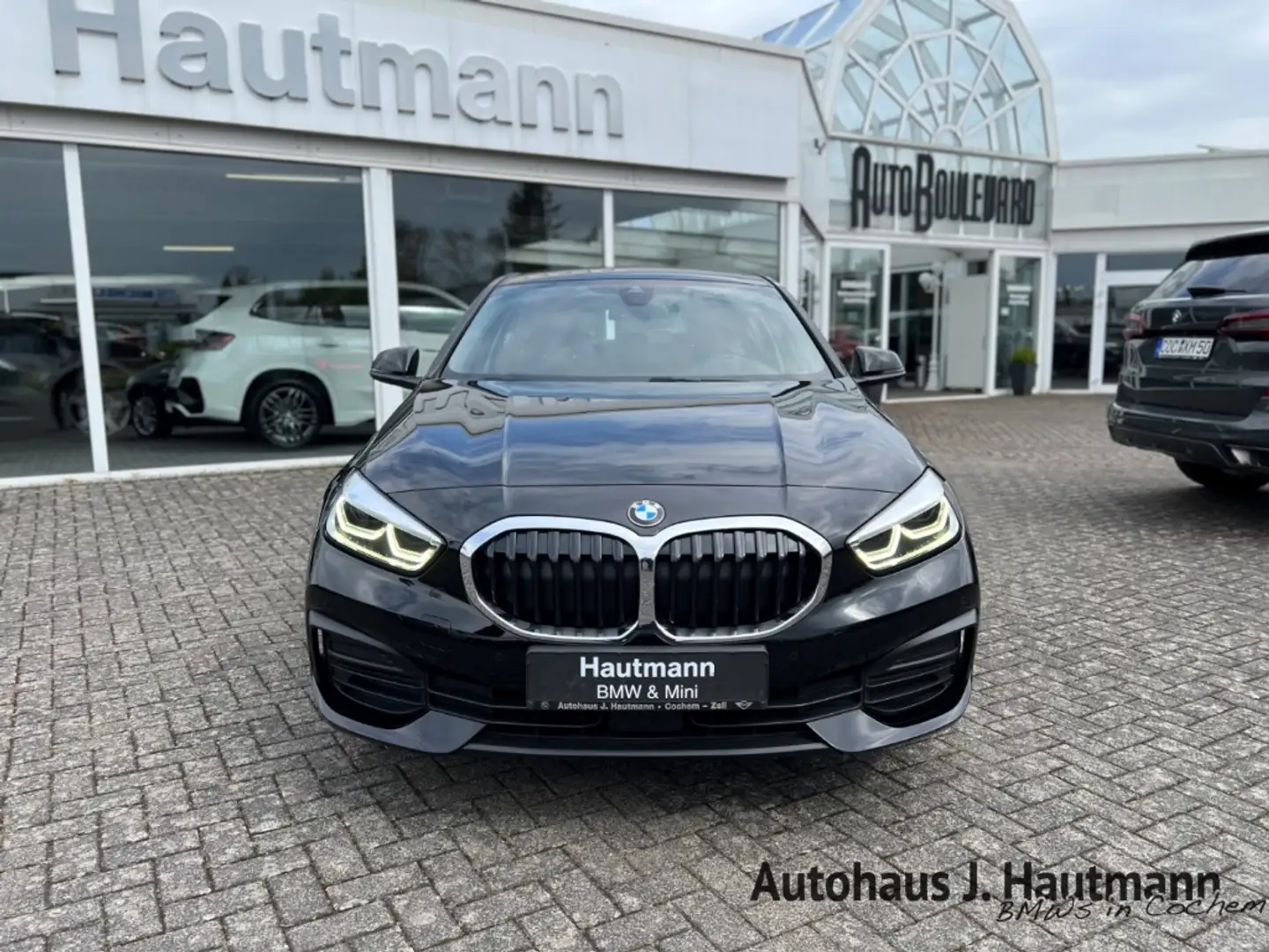 BMW 118 i *1.HAND*NAVI*PDC*LM17''*AUTOMATIK* Noir - 2