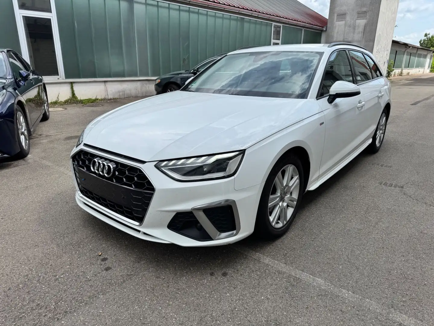 Audi A4 Avant 35 TDI S line Wit - 1