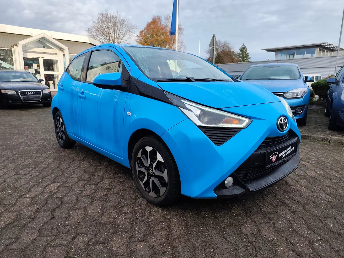 Toyota Aygo x-play club, 8-Fach Bereifung , NUR 19000 km !! Blau - 1