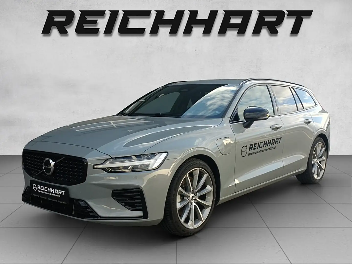Volvo V60 T6 AWD Recharge PHEV Plus Dark Geartronic Grau - 1