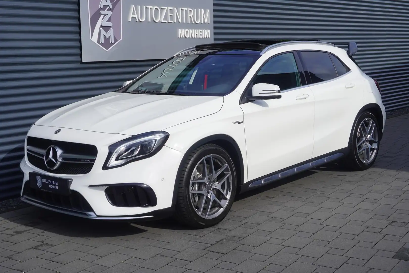 Mercedes-Benz GLA 45 AMG |ALLRAD|PANORAMA|SPORTABGAS|LED|360°| White - 2