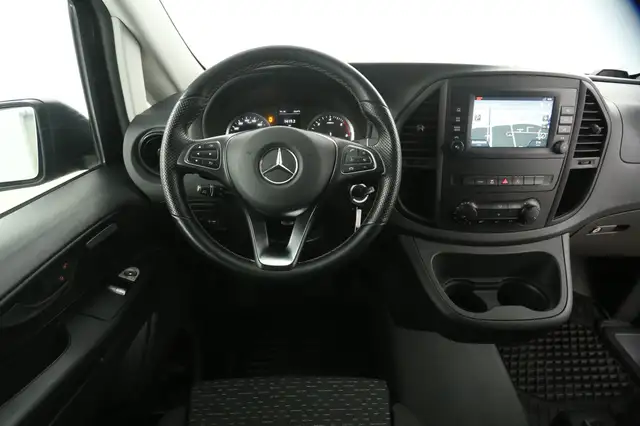 Mercedes-Benz Vito view 2