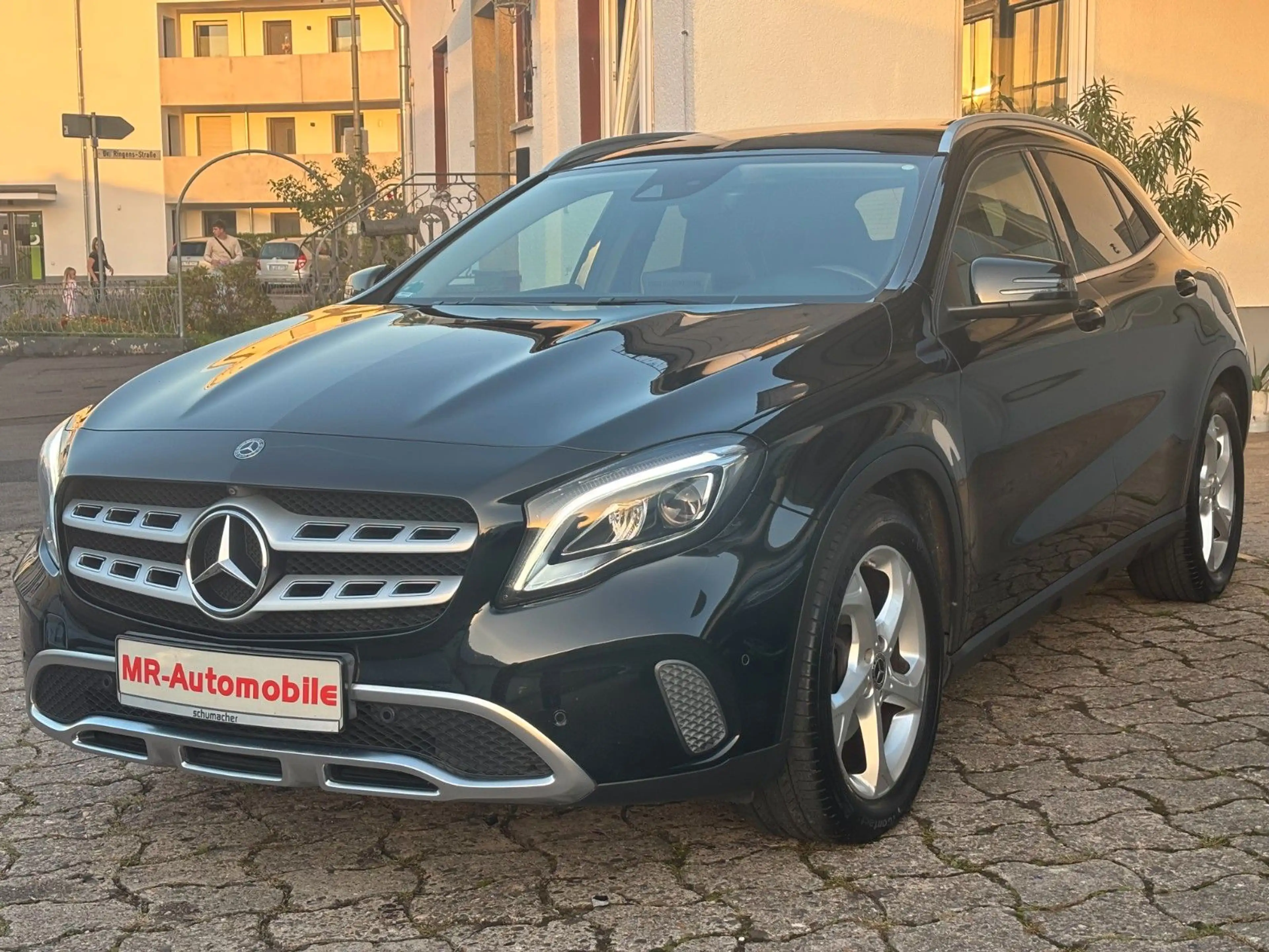 Mercedes-Benz GLA 200 *URBAN*360° Kamera*LED*Navi*DAB* — photo 2