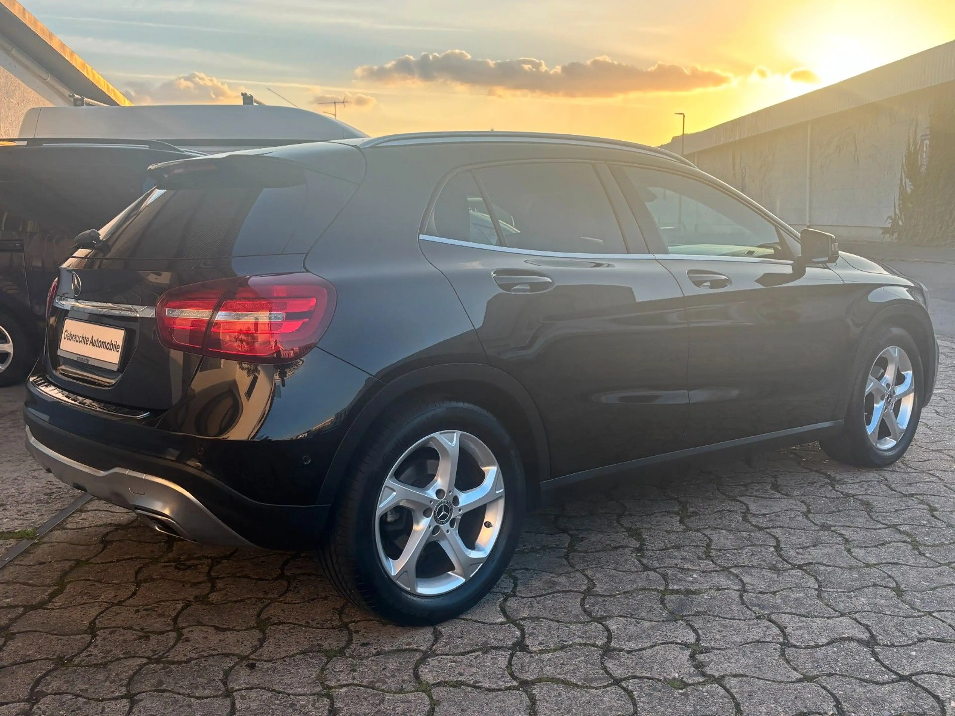 Mercedes-Benz GLA 200 *URBAN*360° Kamera*LED*Navi*DAB* — photo 12