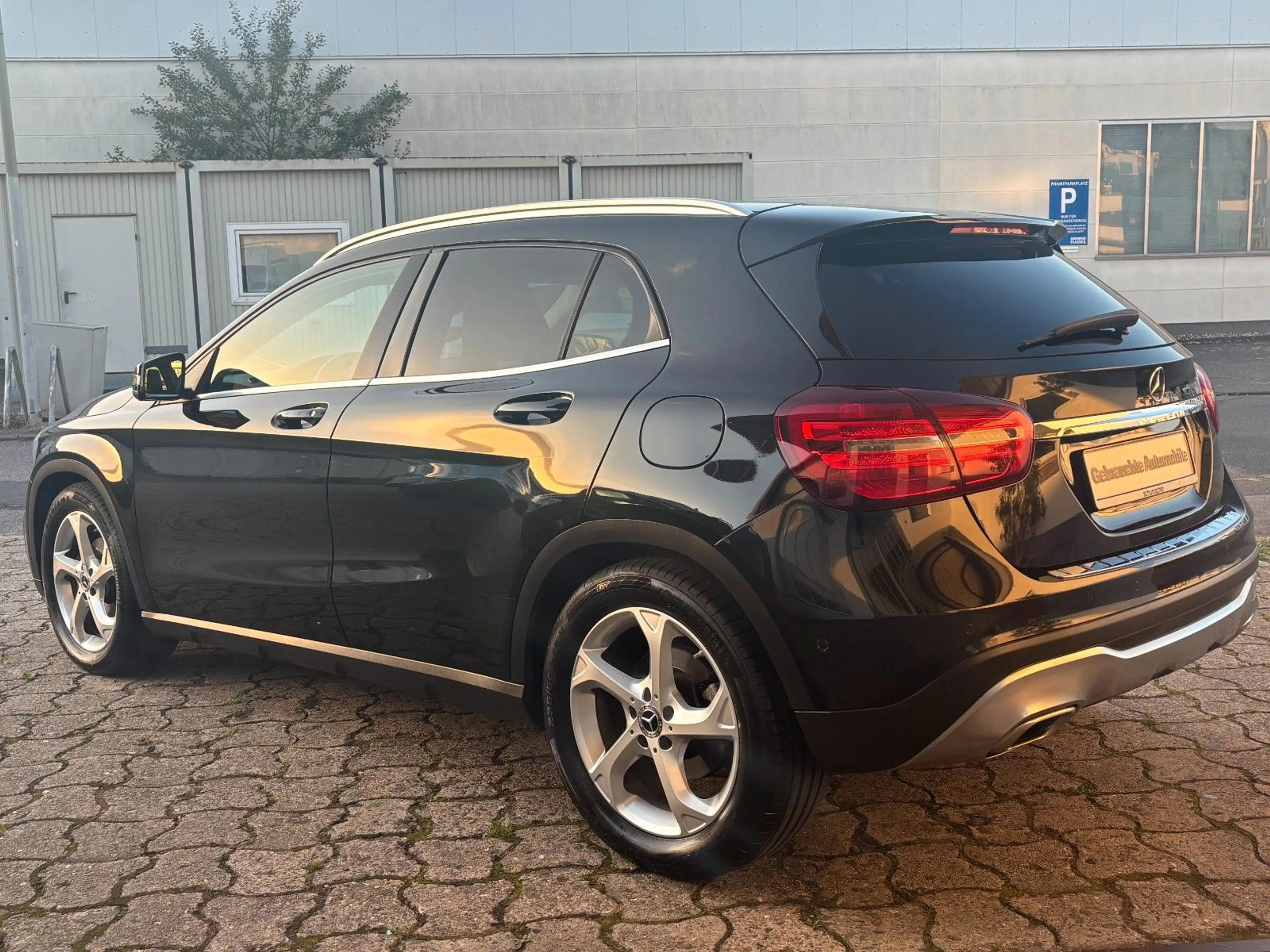 Mercedes-Benz GLA 200 *URBAN*360° Kamera*LED*Navi*DAB* — photo 13
