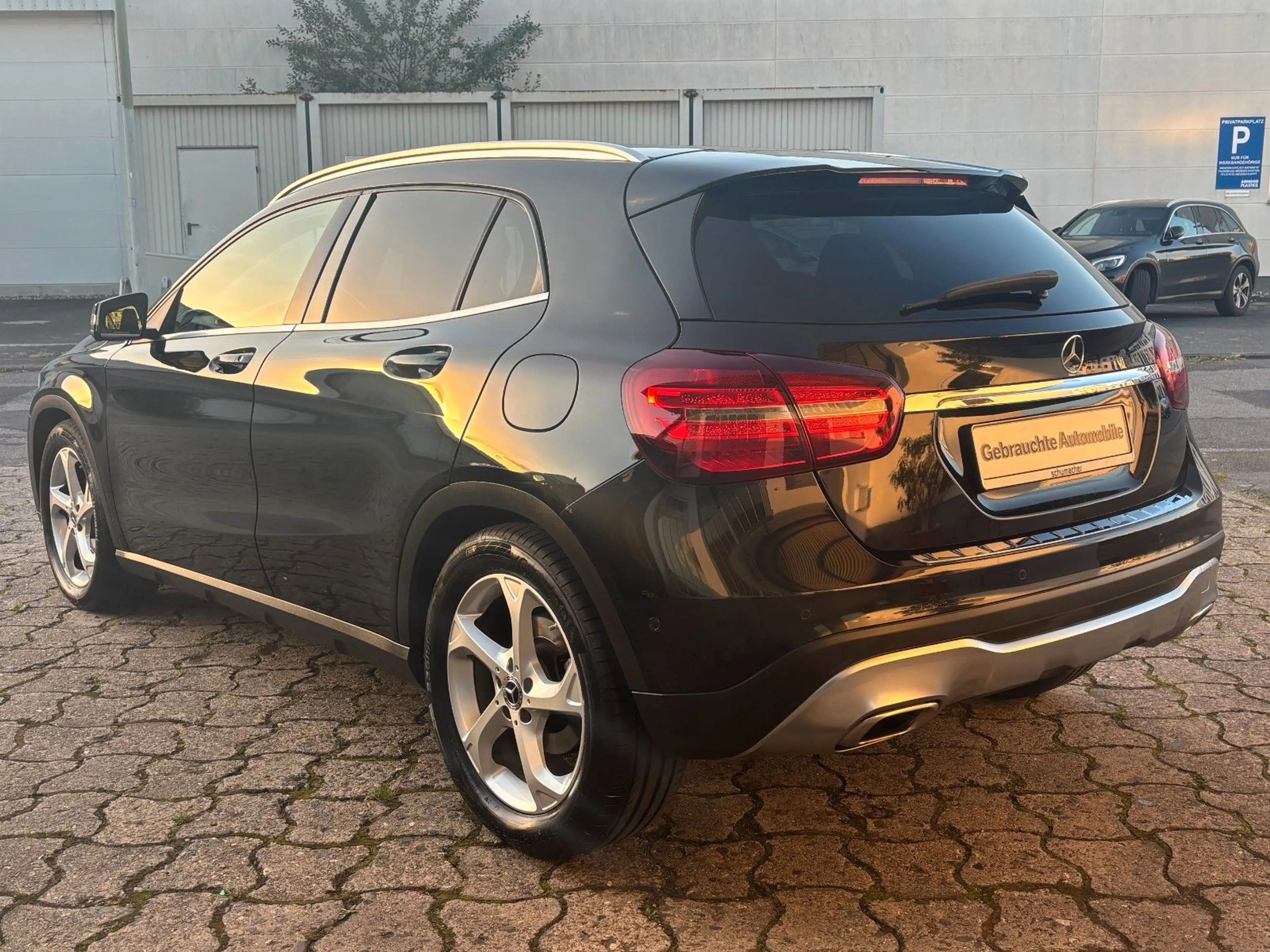 Mercedes-Benz GLA 200 *URBAN*360° Kamera*LED*Navi*DAB* — photo 4