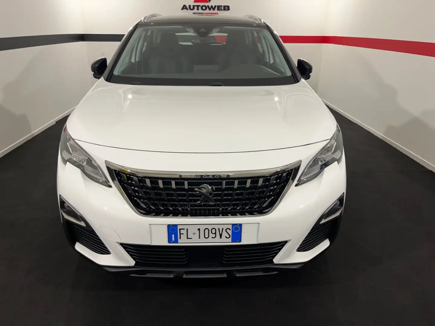 Peugeot 3008 BlueHDi 120 S&S Allure Weiß - 2