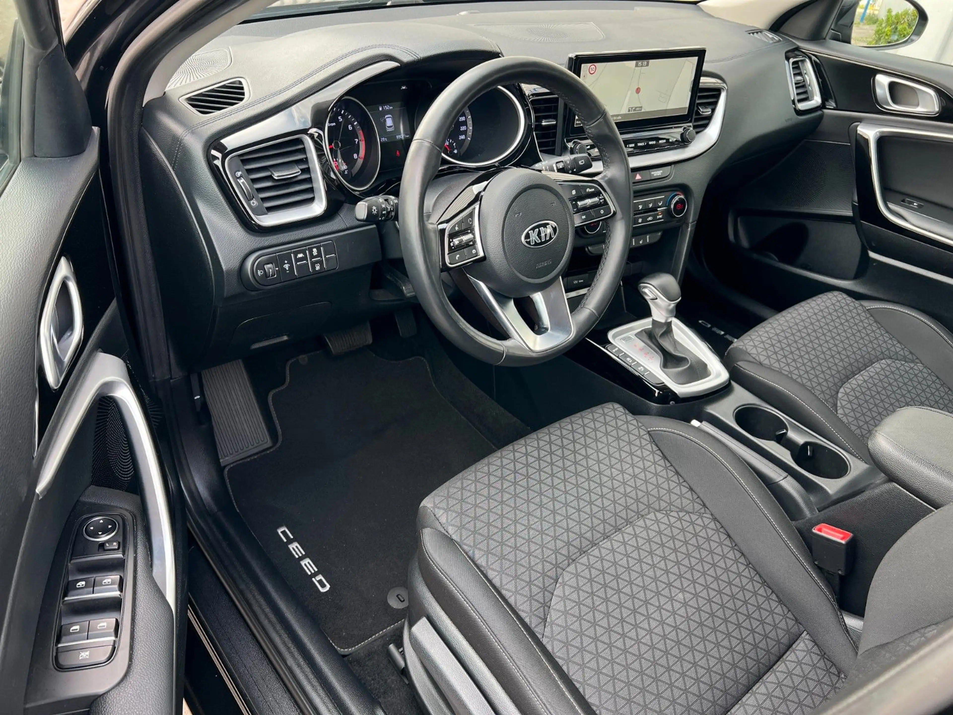 Kia Ceed / cee'd Vision *AUTOMATIK*CARPLAY*NAVI* — photo 9