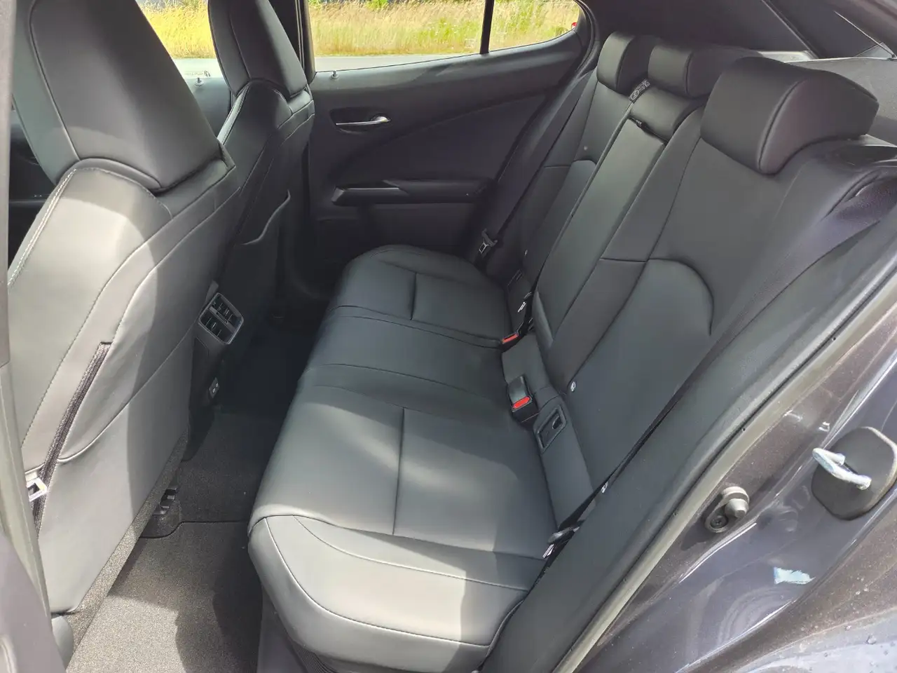 Lexus UX 300h F Sport Design 6