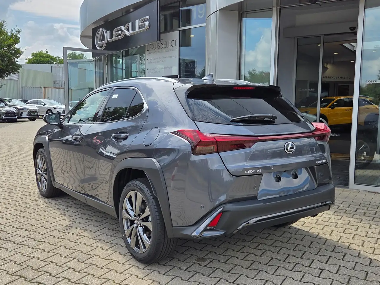 Lexus UX 300h F Sport Design 3