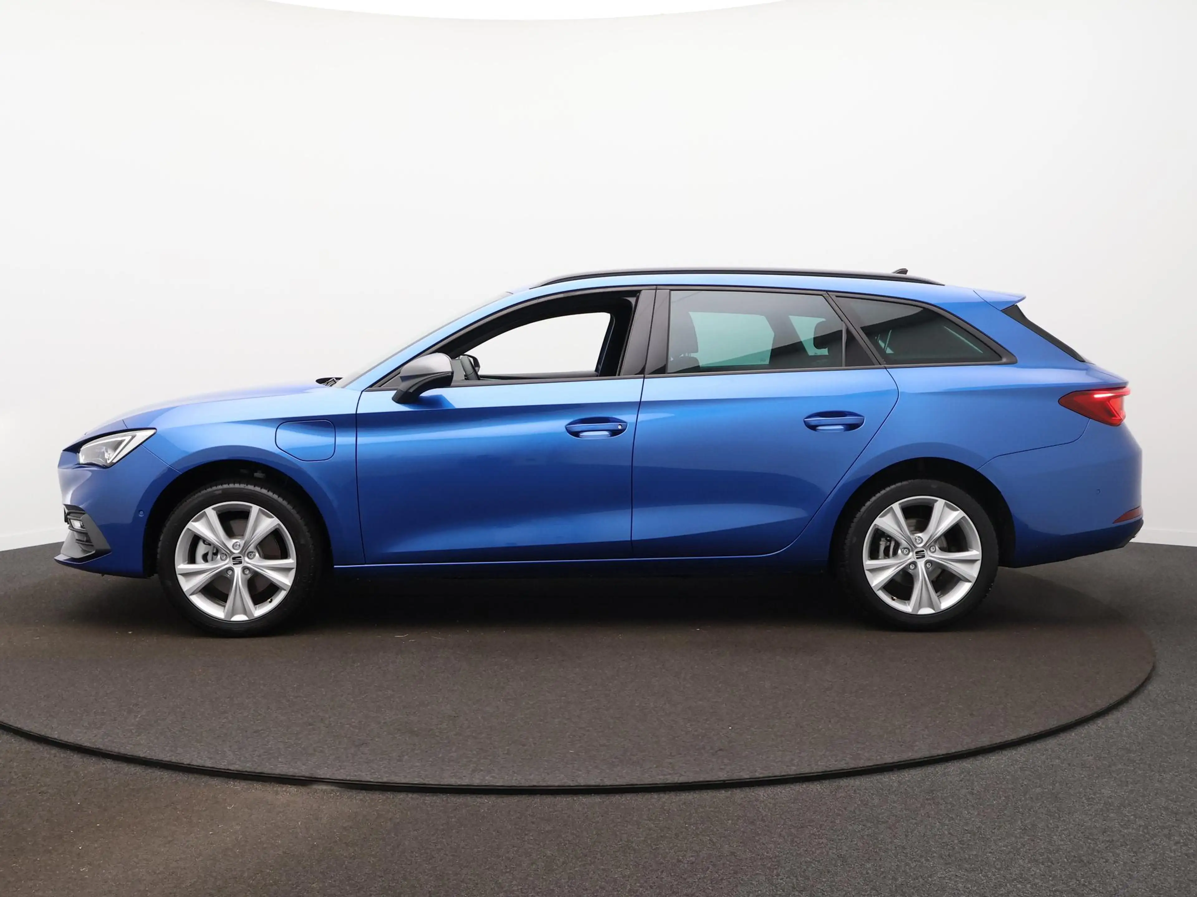 SEAT Leon e-Hybrid Sportstourer 1.5 TSI Style — photo 8