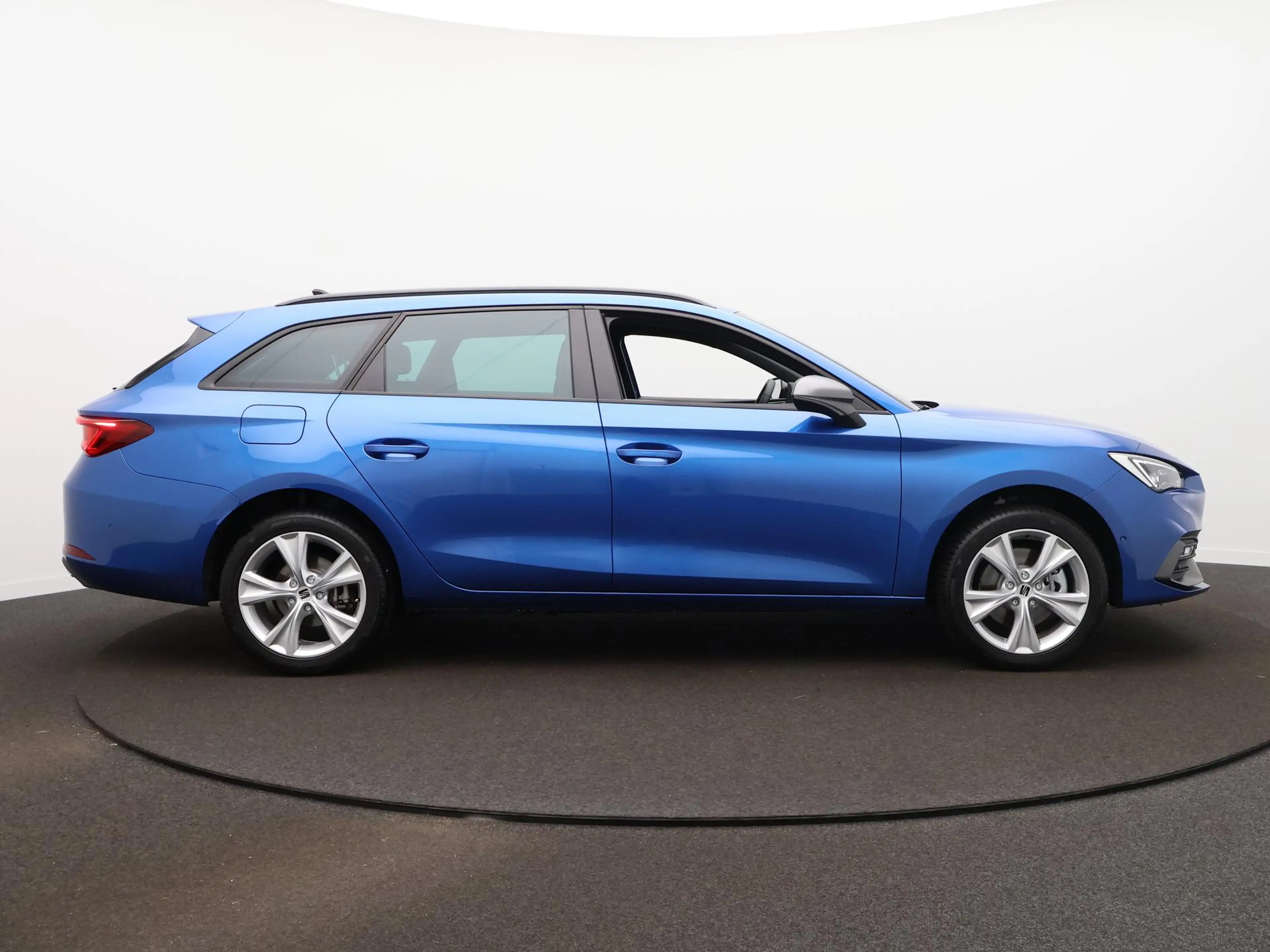 SEAT Leon e-Hybrid Sportstourer 1.5 TSI Style — photo 4