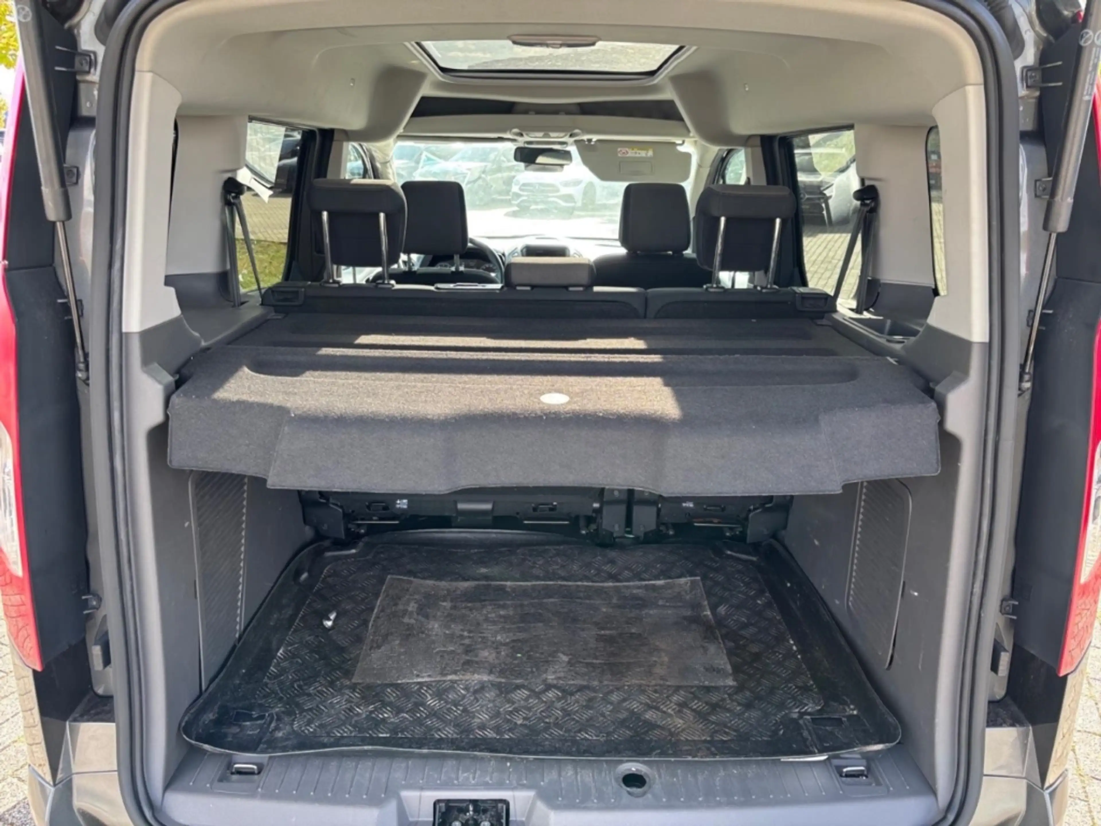 Ford Tourneo Connect Titanium 1.0 EcoBoost *Verkauf nur an Händler* — photo 12