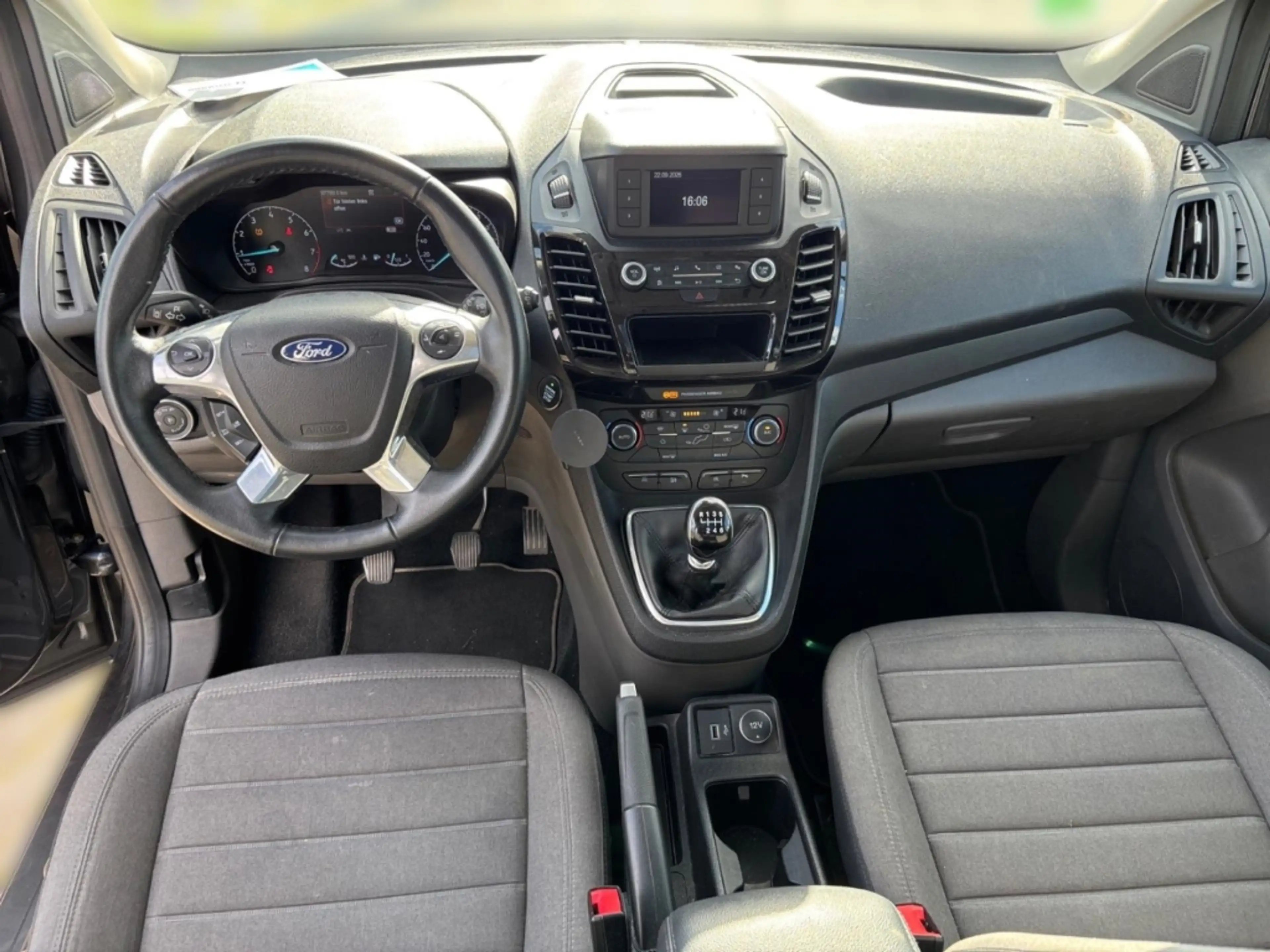 Ford Tourneo Connect Titanium 1.0 EcoBoost *Verkauf nur an Händler* — photo 11