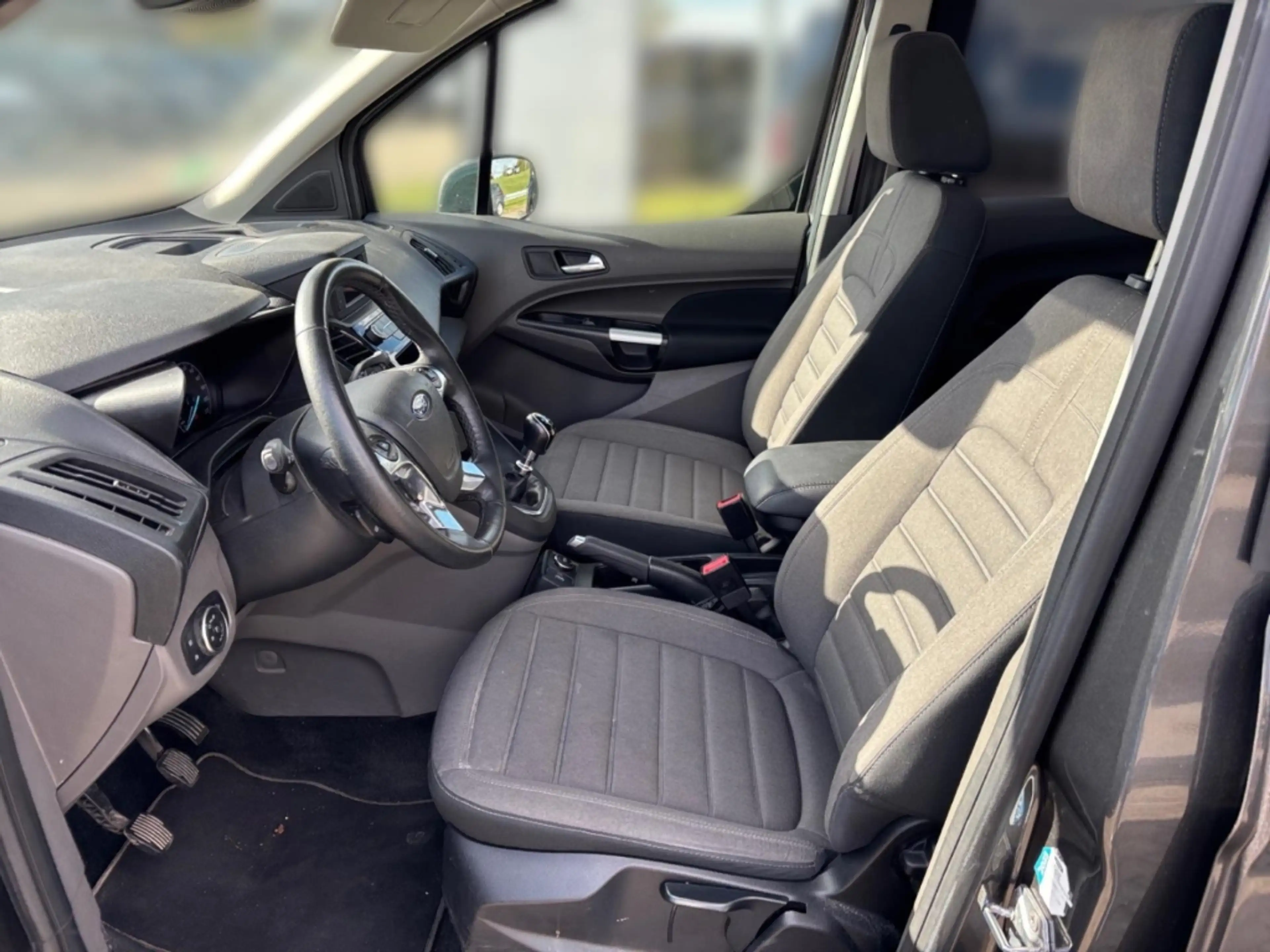 Ford Tourneo Connect Titanium 1.0 EcoBoost *Verkauf nur an Händler* — photo 7