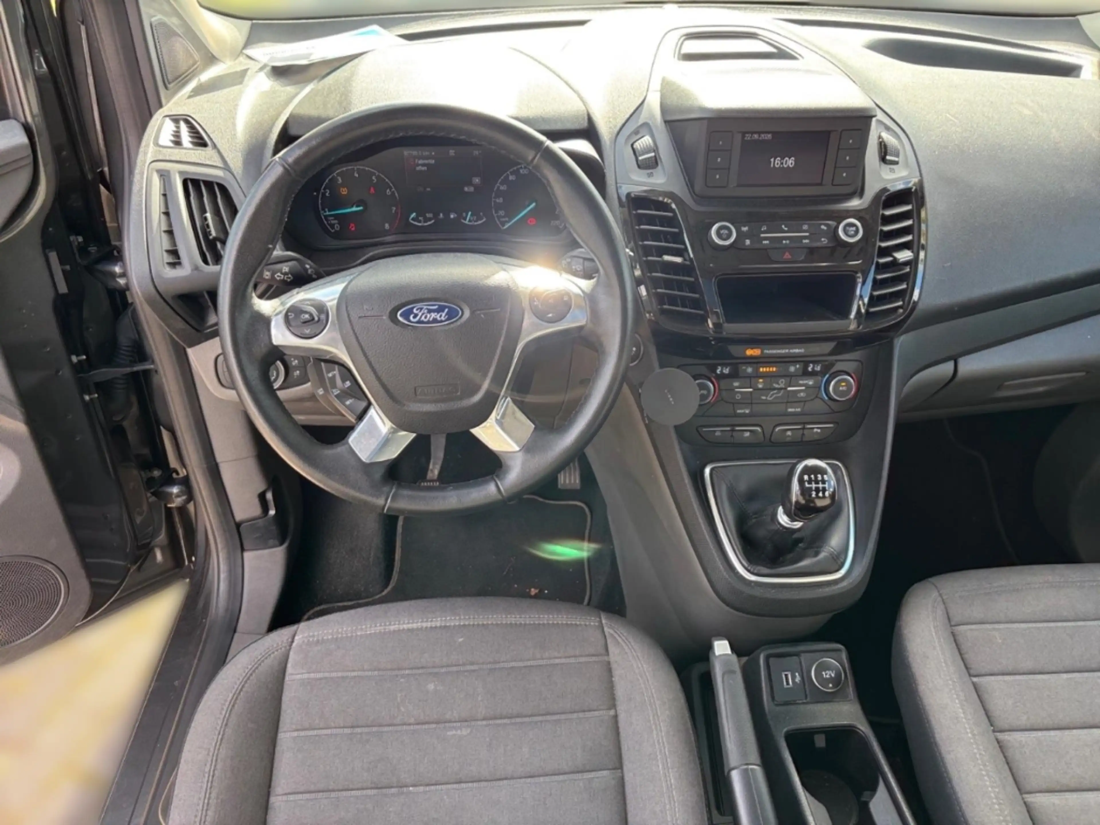Ford Tourneo Connect Titanium 1.0 EcoBoost *Verkauf nur an Händler* — photo 10