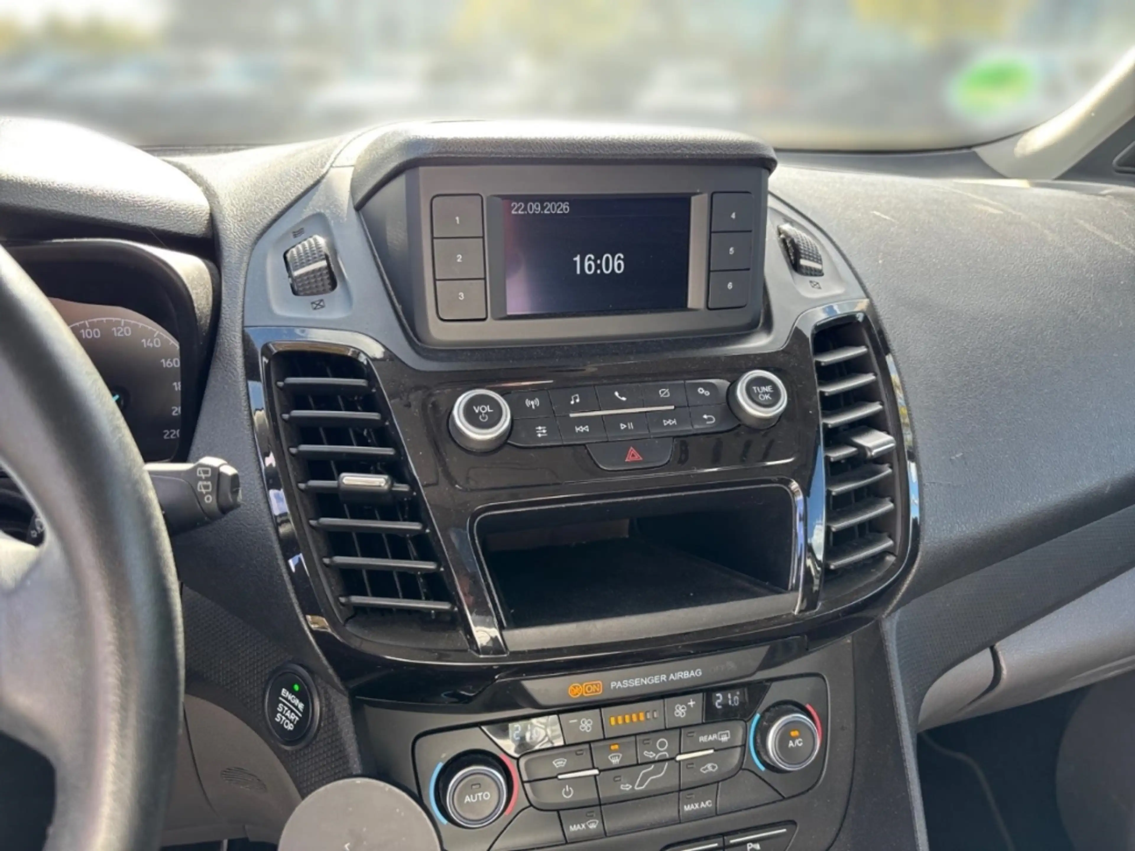 Ford Tourneo Connect Titanium 1.0 EcoBoost *Verkauf nur an Händler* — photo 9