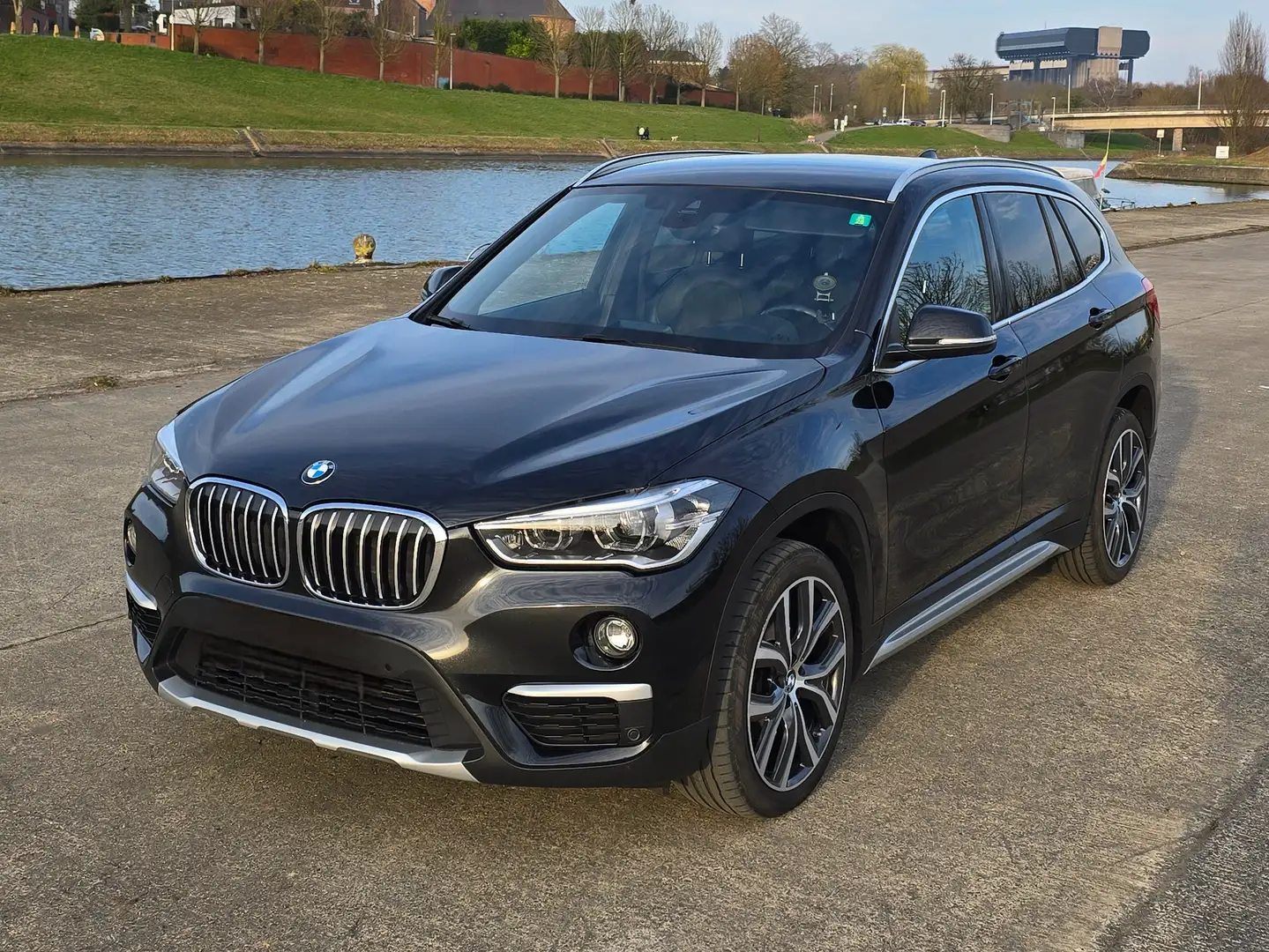 BMW X1 X-line Noir - 1