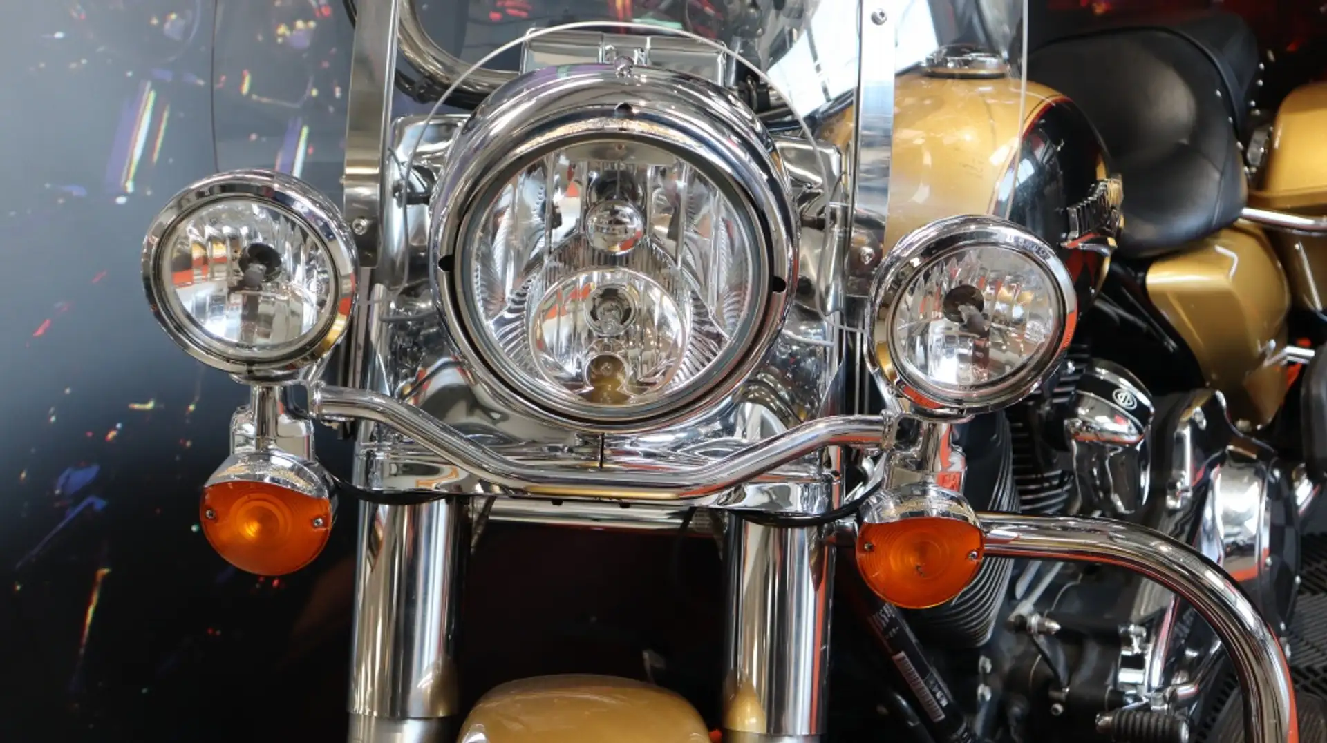 Harley-Davidson Road King Chopper Oro - 2