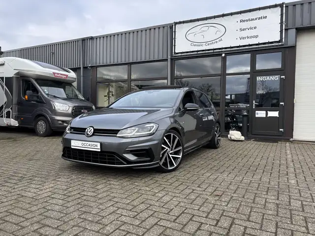 Volkswagen Golf R R 4-motion.