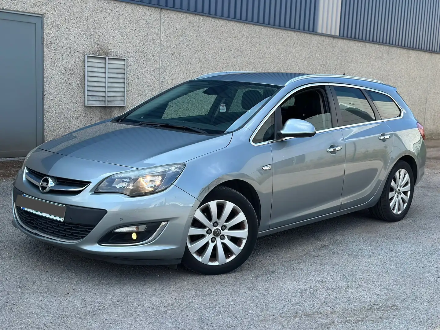 Opel Astra 1.7 CDTI ecoFLEX Sports Tourer FaceLift Model Gris - 1